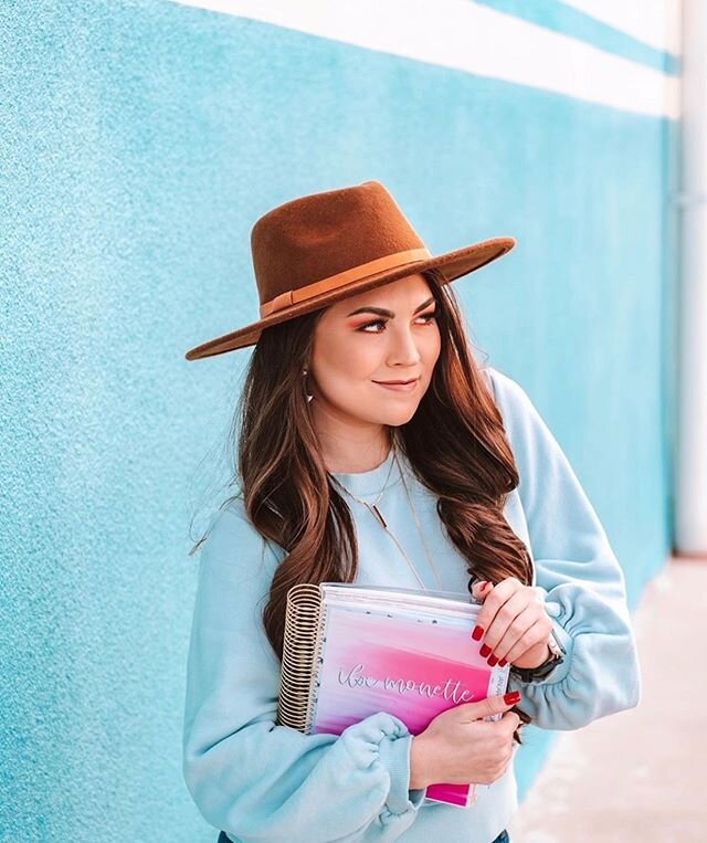 Reposting our planner BABE @ilsemonette ! Because she is so stinkin cute 😍😍 who else is obsessed with their 2020 pro planner?! Thanks for sharing!!