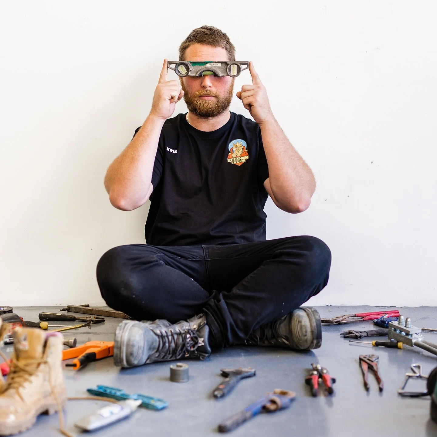 🚽 Tried to DIY your plumbing issue? 
🛒 Ended up at Bunnings for &ldquo;just one thing&rdquo;? 
🌭🪴🪴🪴🤔 Left with a sausage sizzle, 3 plants, and no idea what you were actually there for? 

It&rsquo;s okay, mate. Just Slide into our DMs or 📞 043