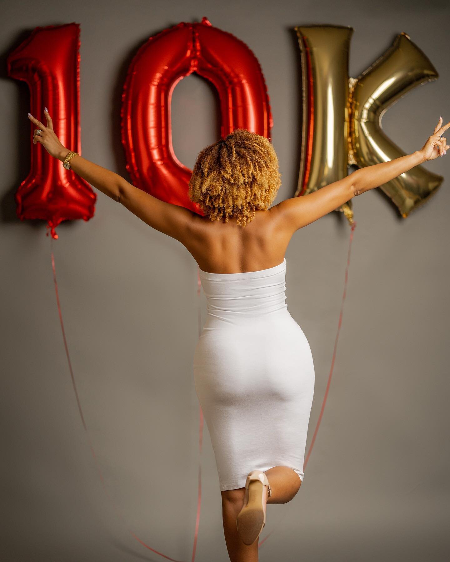 Congrats my love. 

@brionylikepeony hard work pays off. It&rsquo;s an honor so be married to someone as dedicated as you. Here&rsquo;s to many more. 🎉😊🔥😍😋🥰😘

#portraitphotography #portraits #shoot2kill #wife #dallasphotographer #dallasphotogr