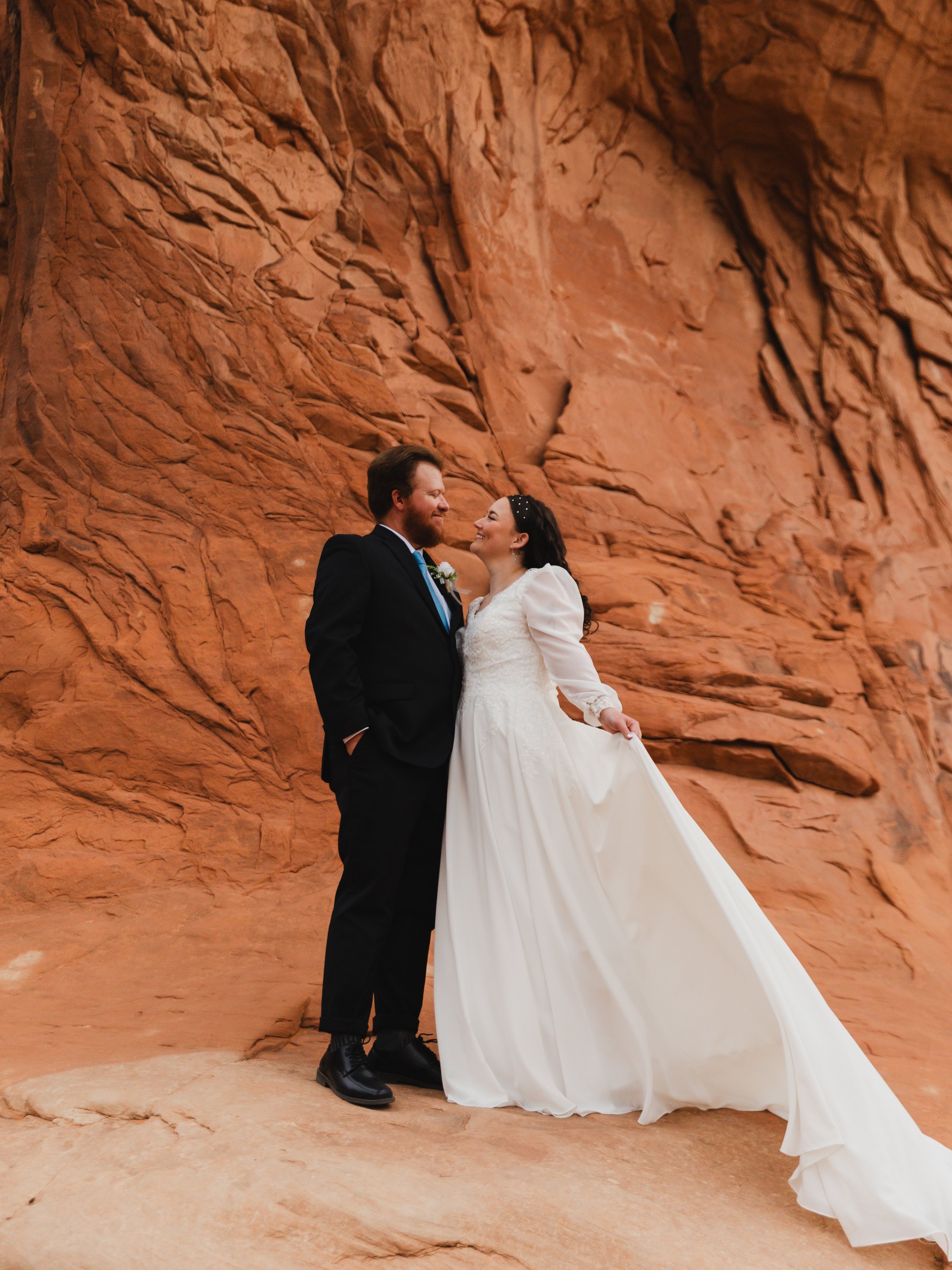 Bridals in Moab 💫🌅✨
@dyanijayne @jjhuds09 
photos by me @capturedbyabbey