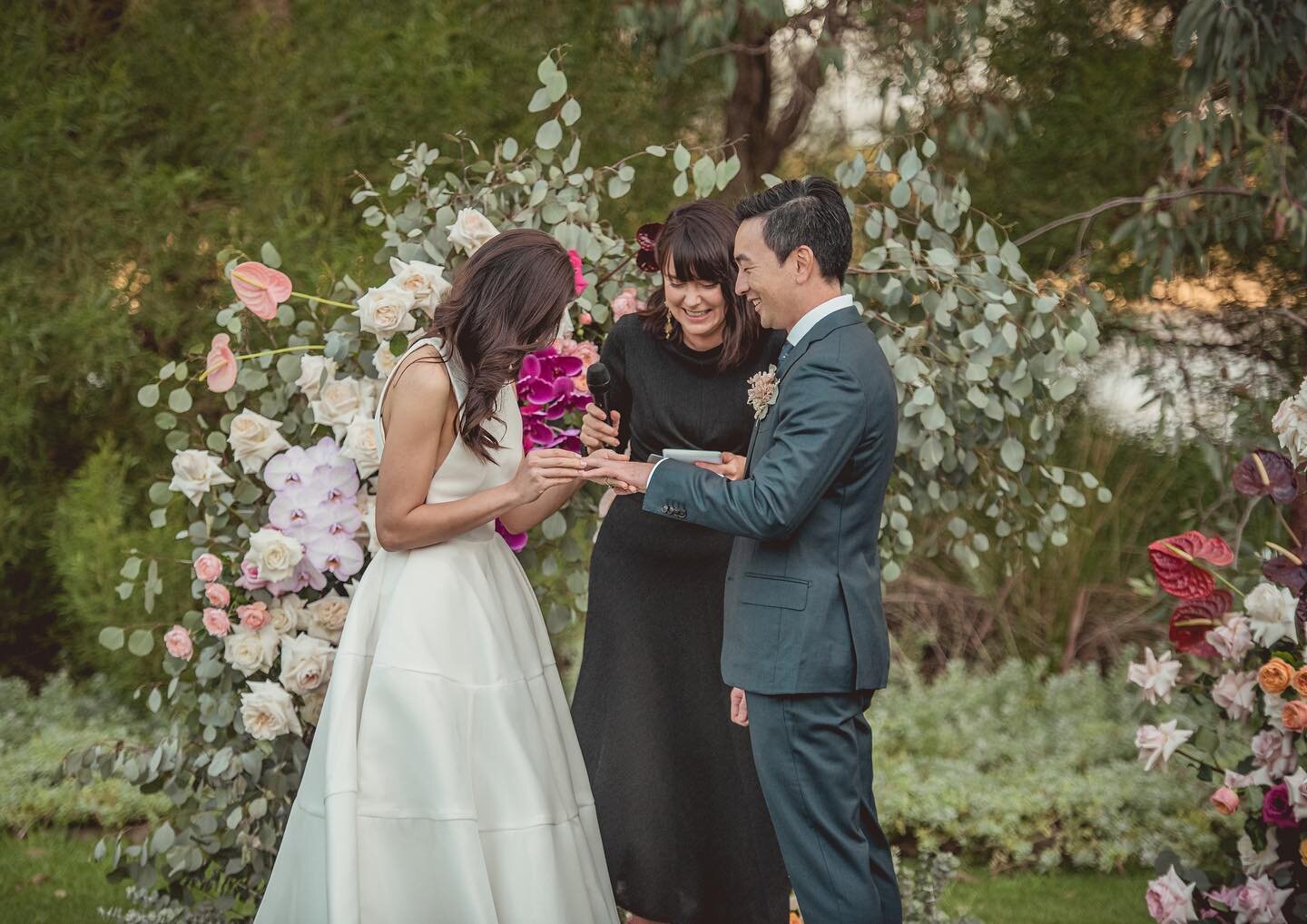 ⁣
⁣
She liked it. 💍 ⁣
⁣
⁣
⁣
📸: @wolf_totem_creative 
💐: @michellemokcreates