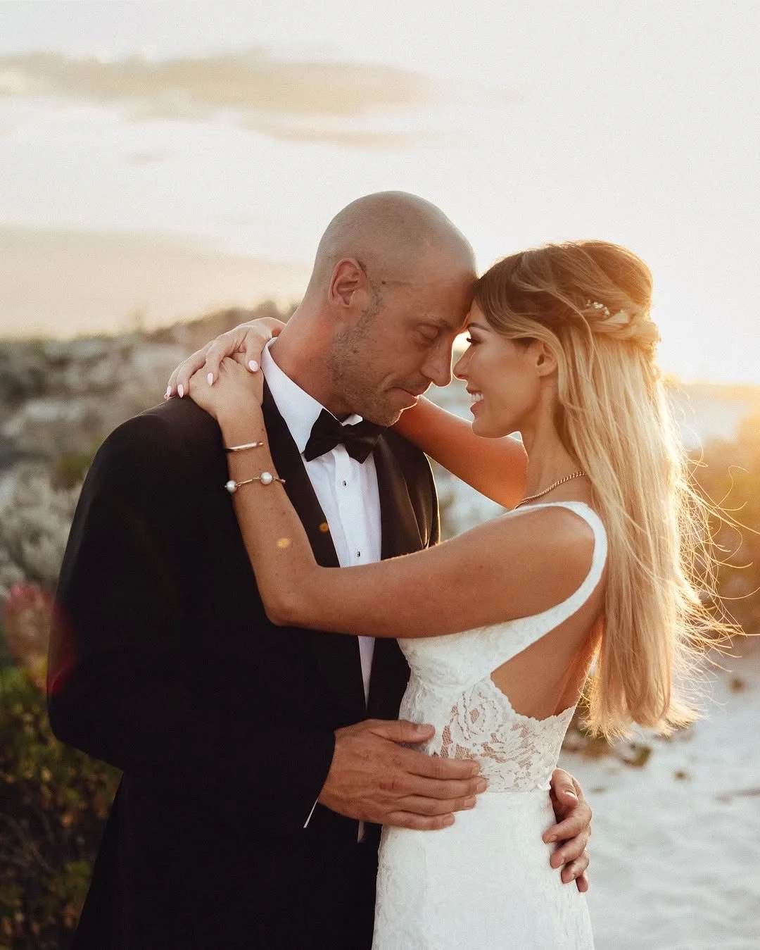 🥂Here&rsquo;s to Mr &amp; Mrs Strachan!🥂 ⁣⁣
⁣⁣
Married in the sweetest little backyard ceremony on a scorcher of a Freo afternoon 🌶️⁣⁣
Witnessed by their adorable little lads &amp; family and then partying the night away with their crew! 🪩 🎉 ⁣⁣
