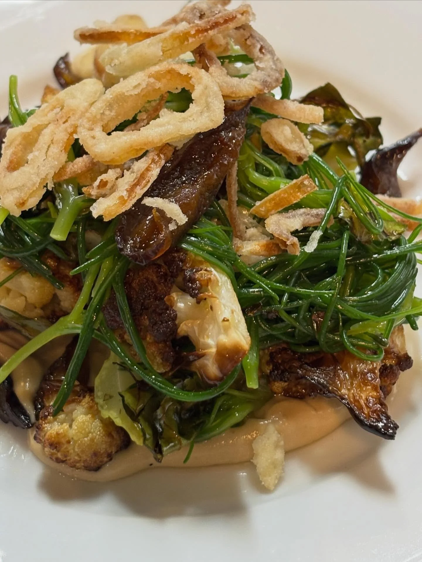 Happy new year! We are excited to be back open and for the year ahead 💙 

Roast cauliflower, pine nut crema, agretti and Agen prune.