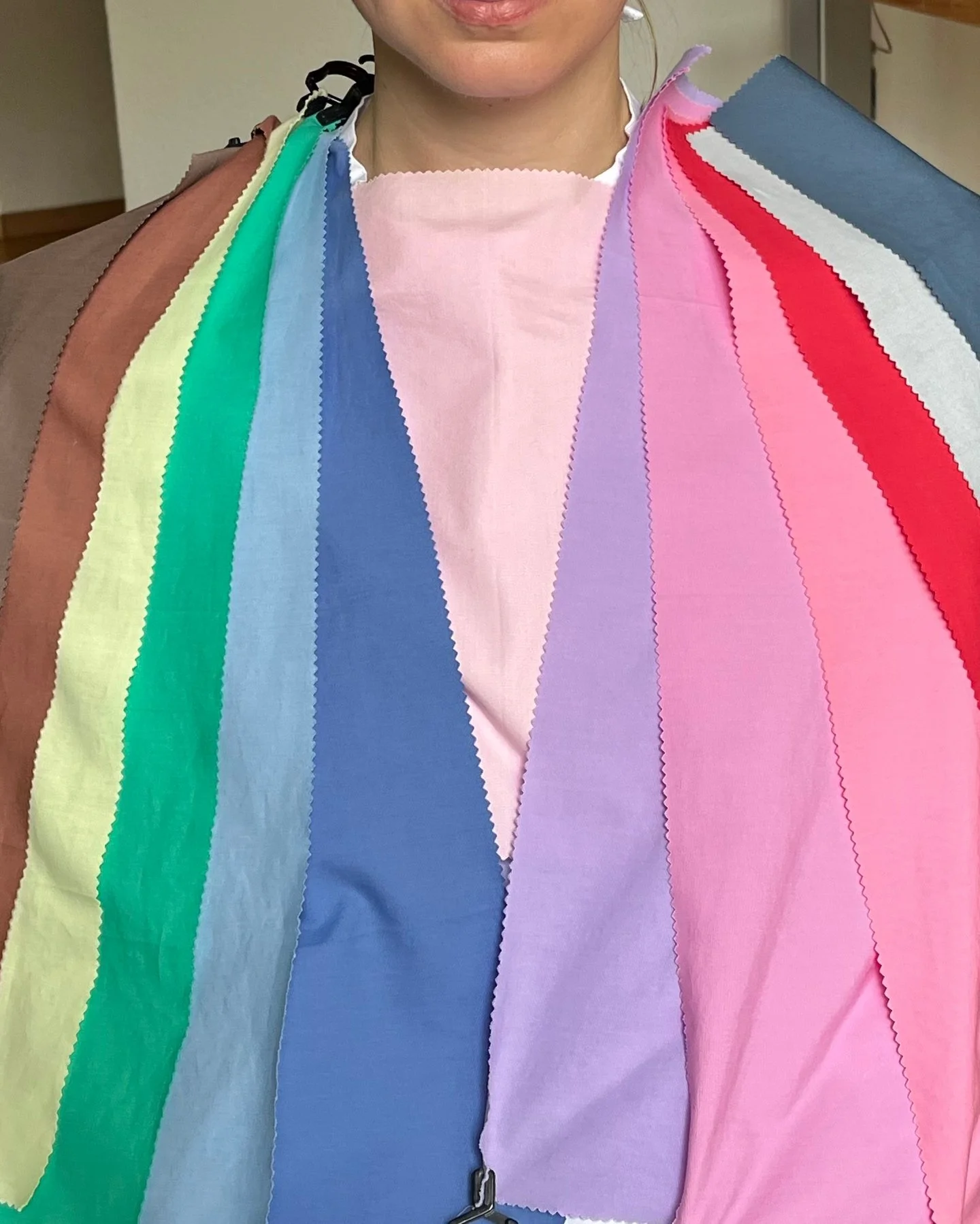 My Light Summer Client
Farbberatung / Personal Colour Analysis – Colours that enhance your natural beauty.
Körpertyp Analyse / Image Archetype Analysis – Style that respects your lines, proportions & body geometry.
My analyses ar