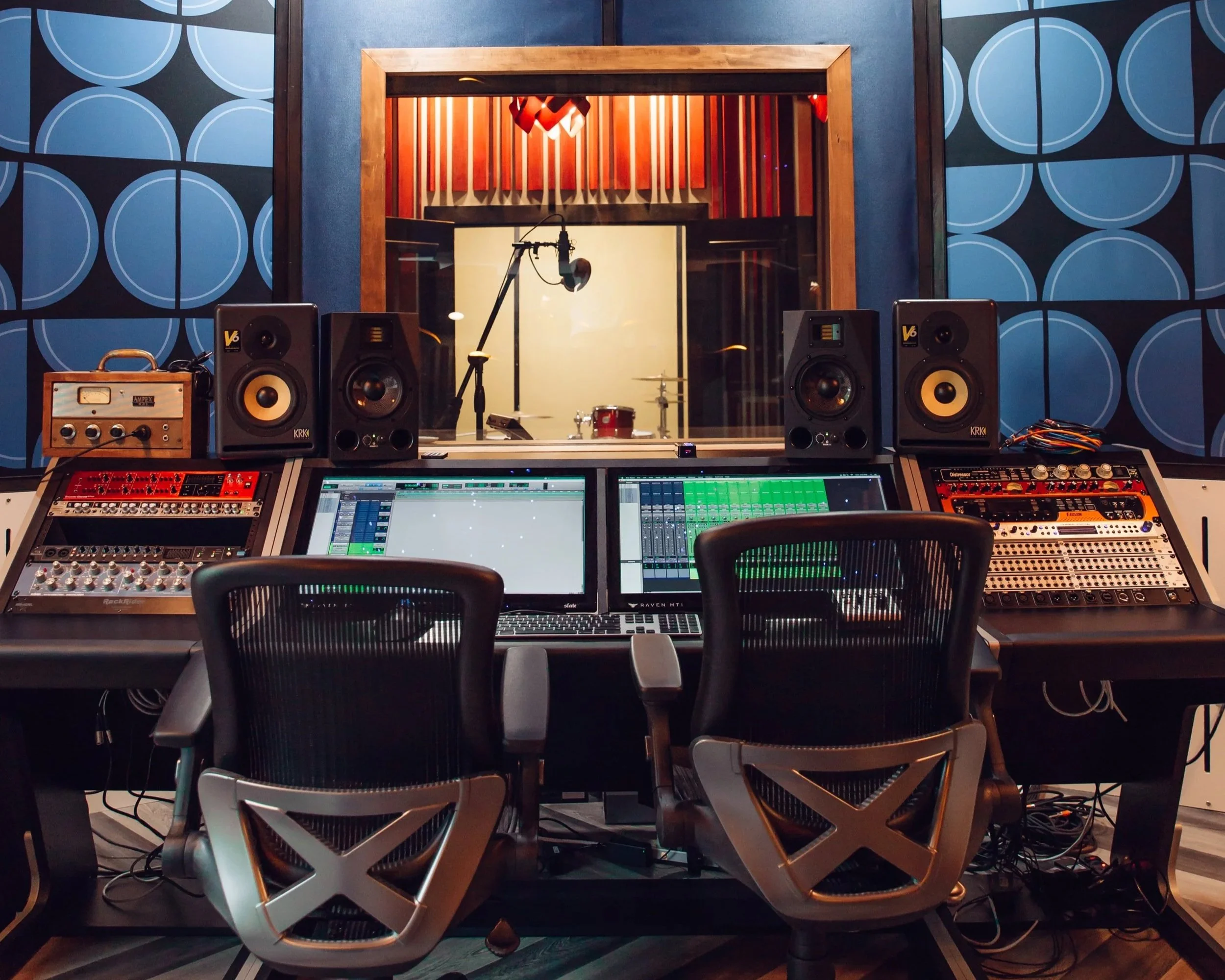AI Music Production &amp; Copyright: Finish Your Track at Round Table Recording Company