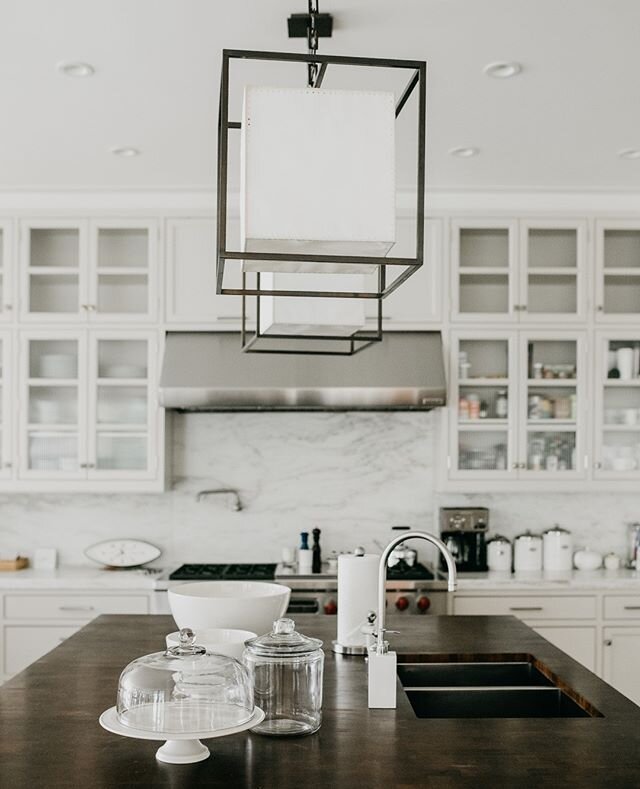 A beautiful wood counter for this island hand-crafted by our millwork shop that adds a beautiful pop in this white kitchen.⁠
.⁠
.⁠
.⁠
#passion #builder #LoveWhatWeDo #DoWhatWeLove #build #interiordesign⁠
#interior #appliances #LuxuryHomeBuilder #Buil