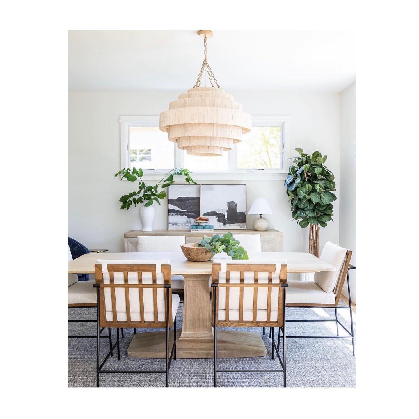 SSDC spotlight on @noirfurniture 🤍
We're loving how this dinner table effortlessly elevates the room's charm, making it unique!

Designed by: @collinsandco.interiors
📸 : @thebrandedbosslady

#interiordesign #table #dinnertable #leavingroom #eleganc