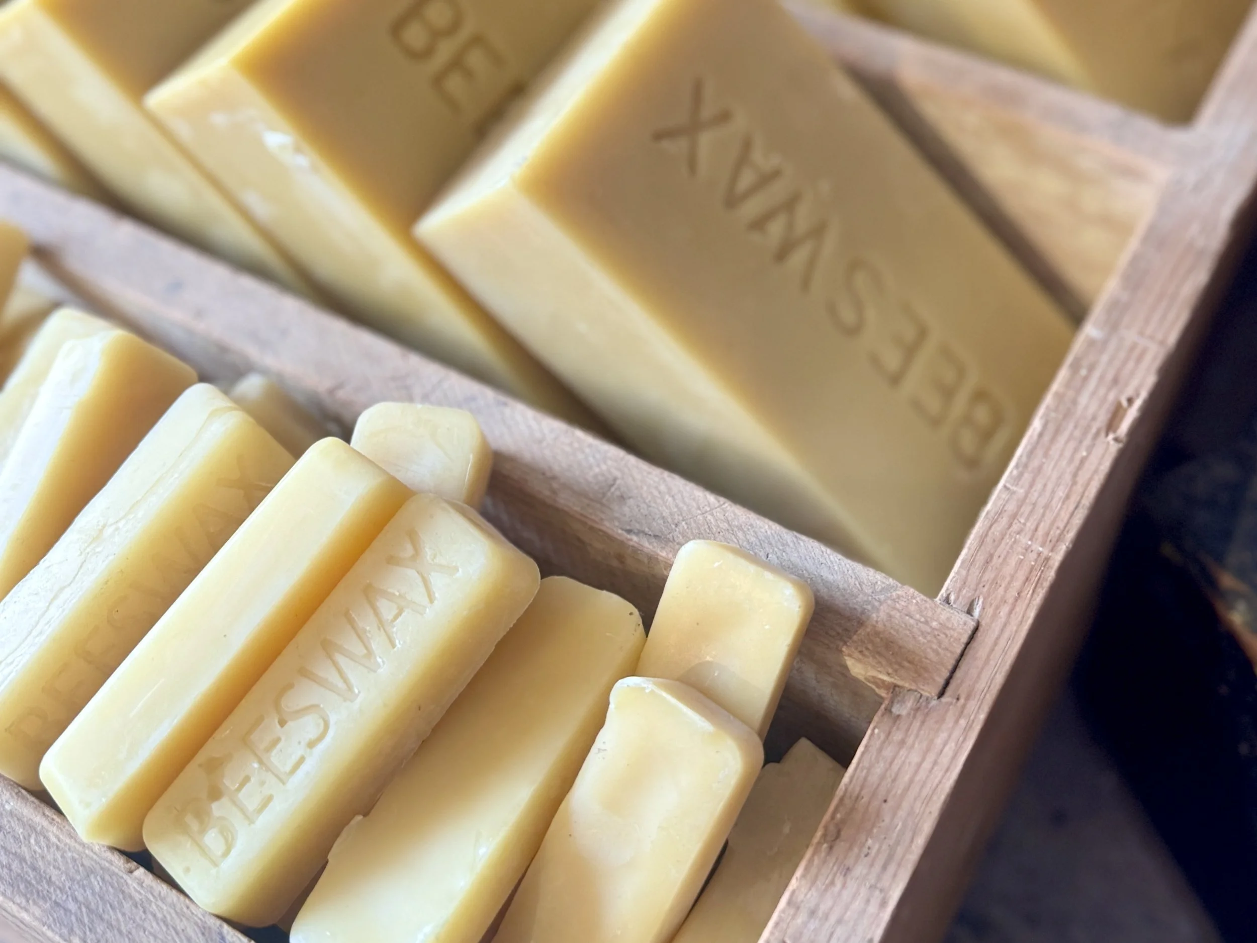 From Hive to Glow — A Simple Beeswax Candle Guide for Handmade Gifting