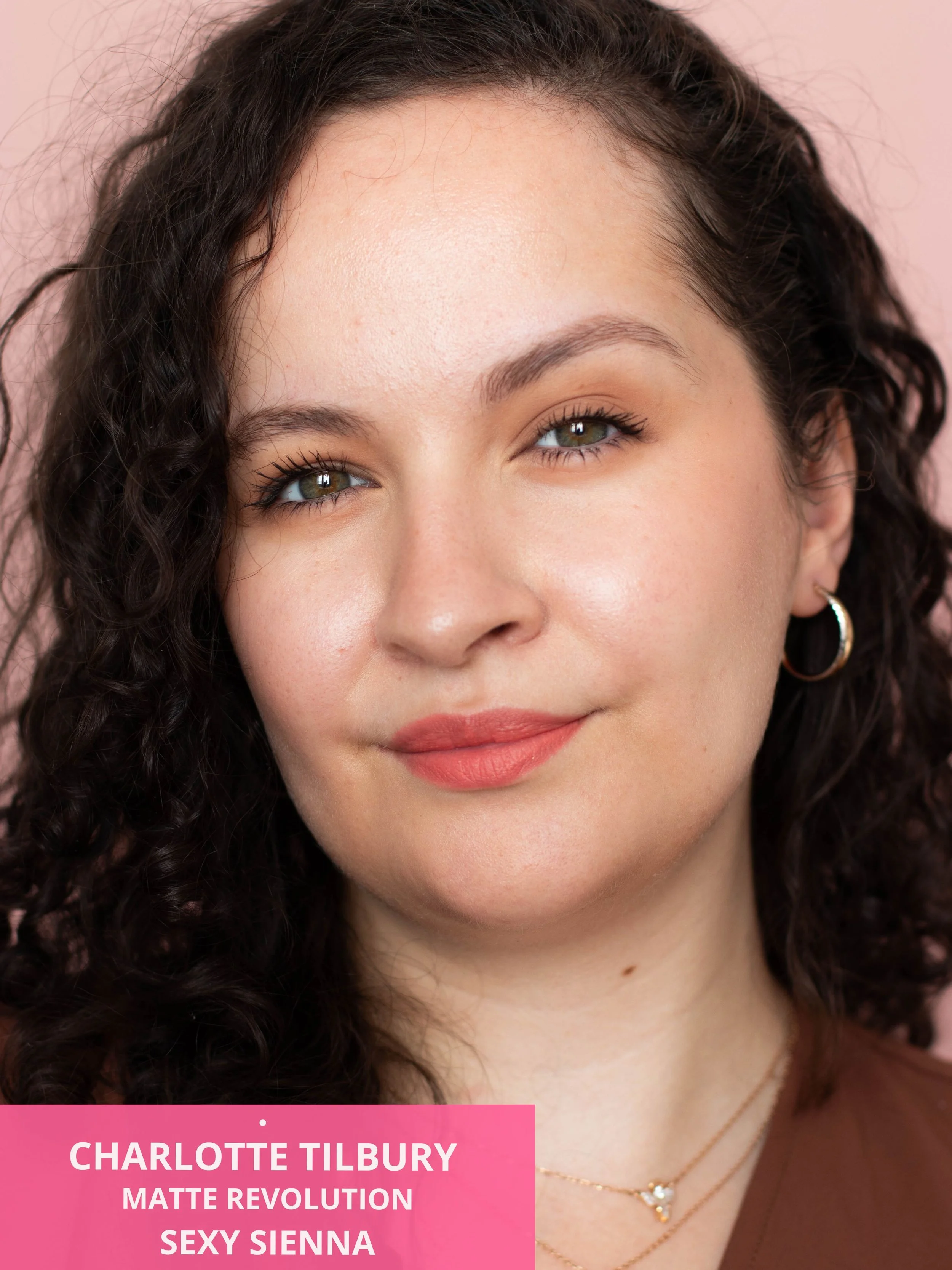 Rendu sur mes lèvres du rouges à lèvres Matte Revolution Sexy Sienna de Charlotte Tilbury