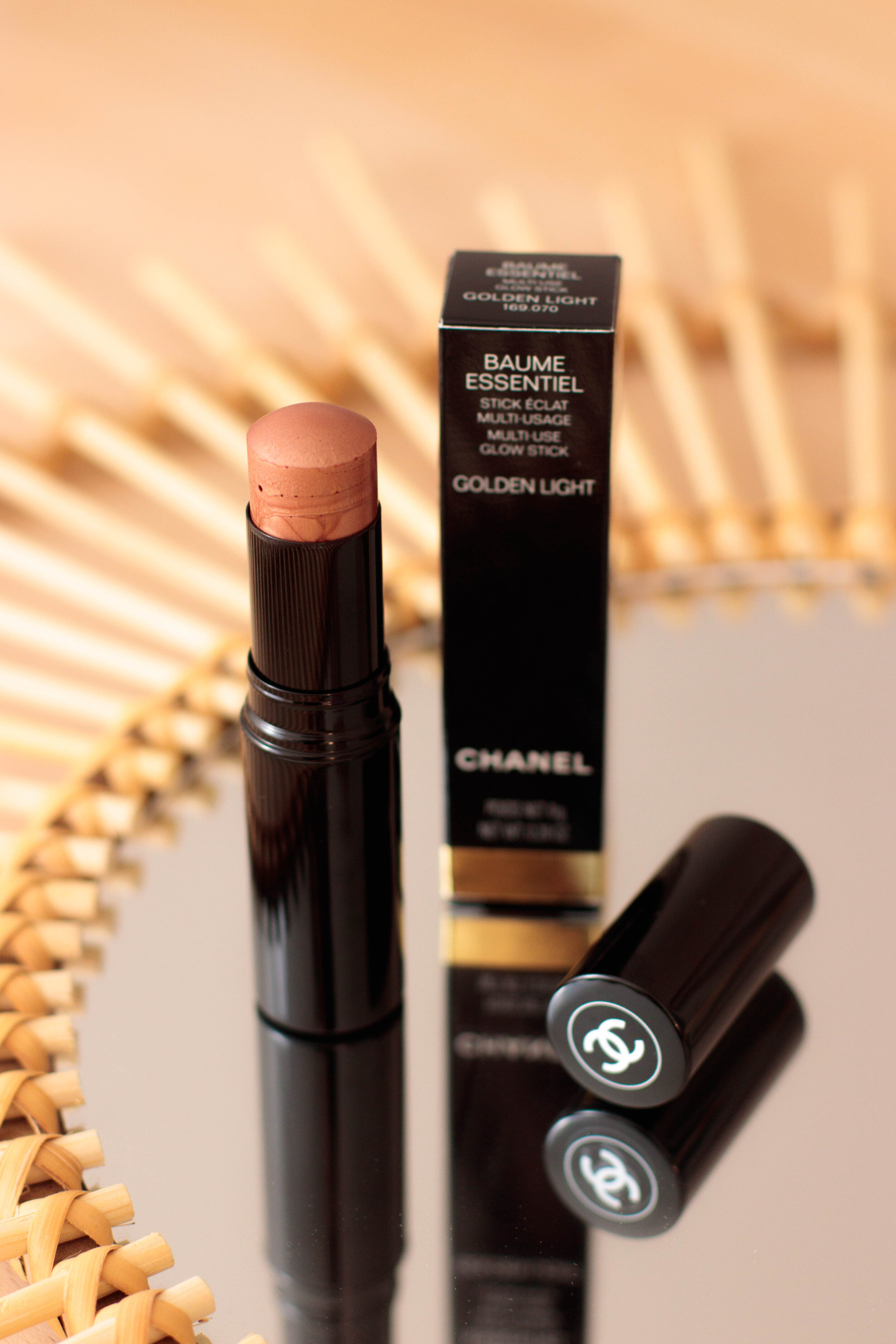 Chanel Baume Essentiel Stick Multi-Usage Golden Light, mon avis ! —  Pauuulette - Blog Makeup
