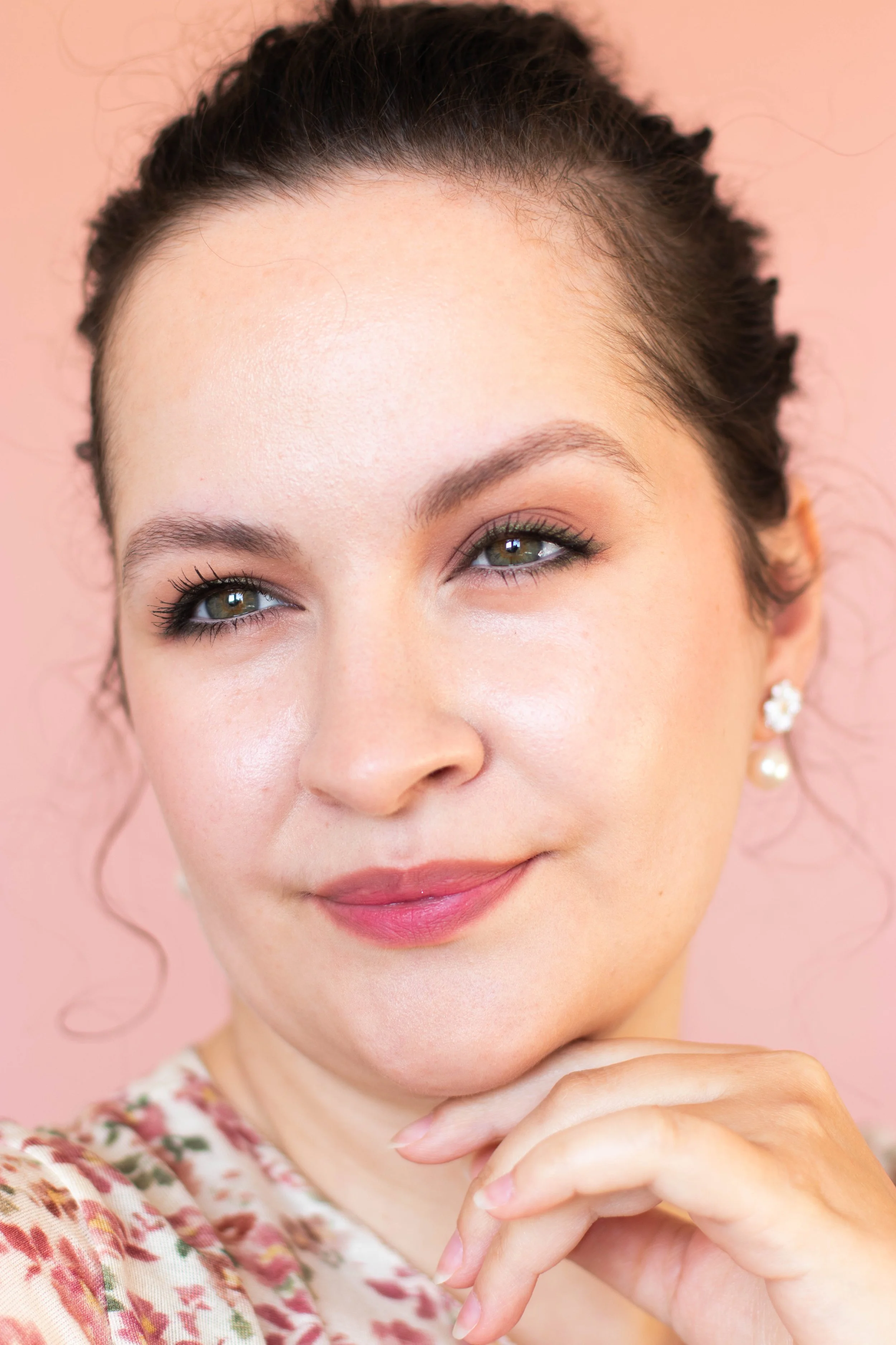Maquillage du jour : ce liner kaki change tout sur un maquillage neutre