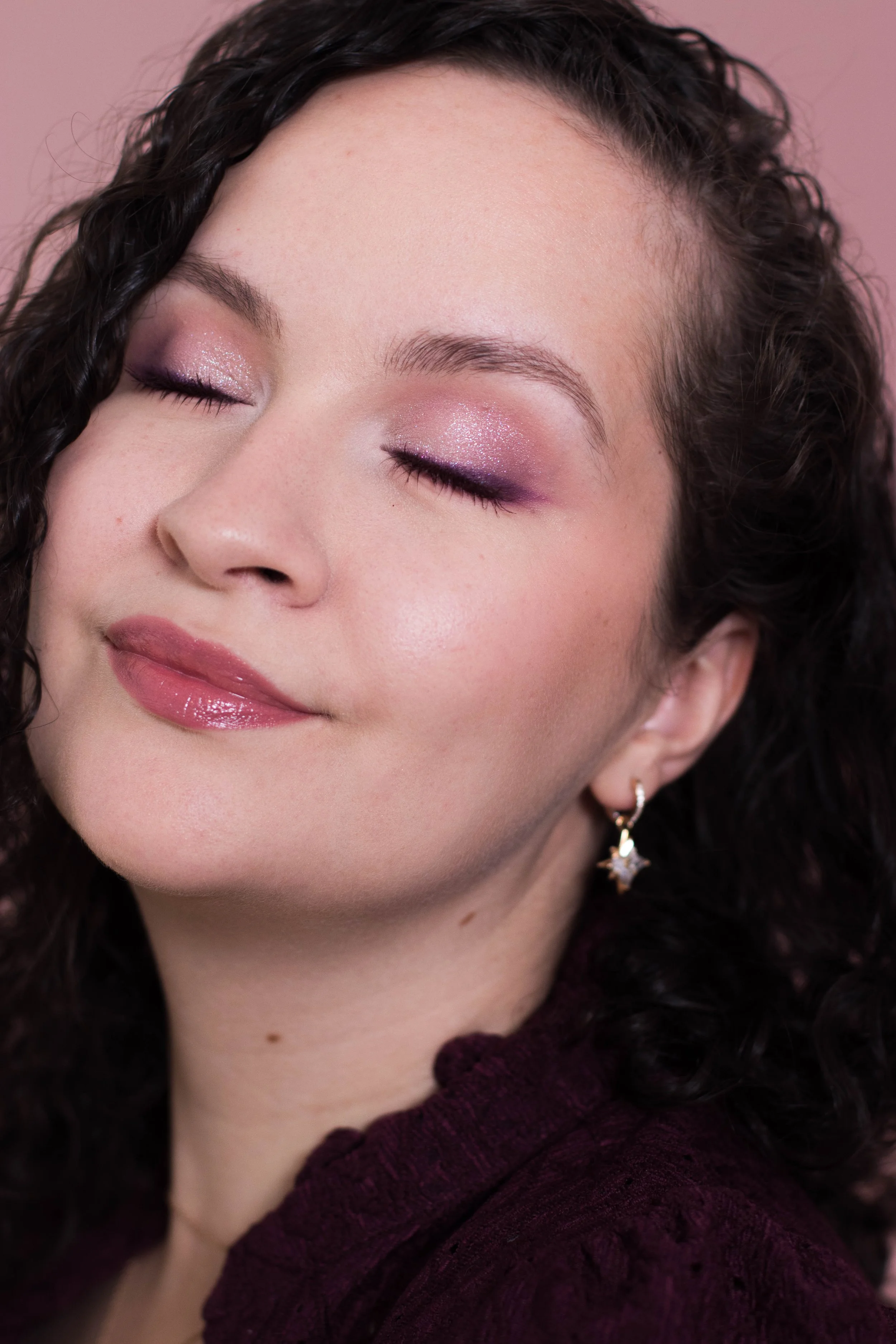 Maquillage du jour - un look prune scintillant avec la Retro Palette