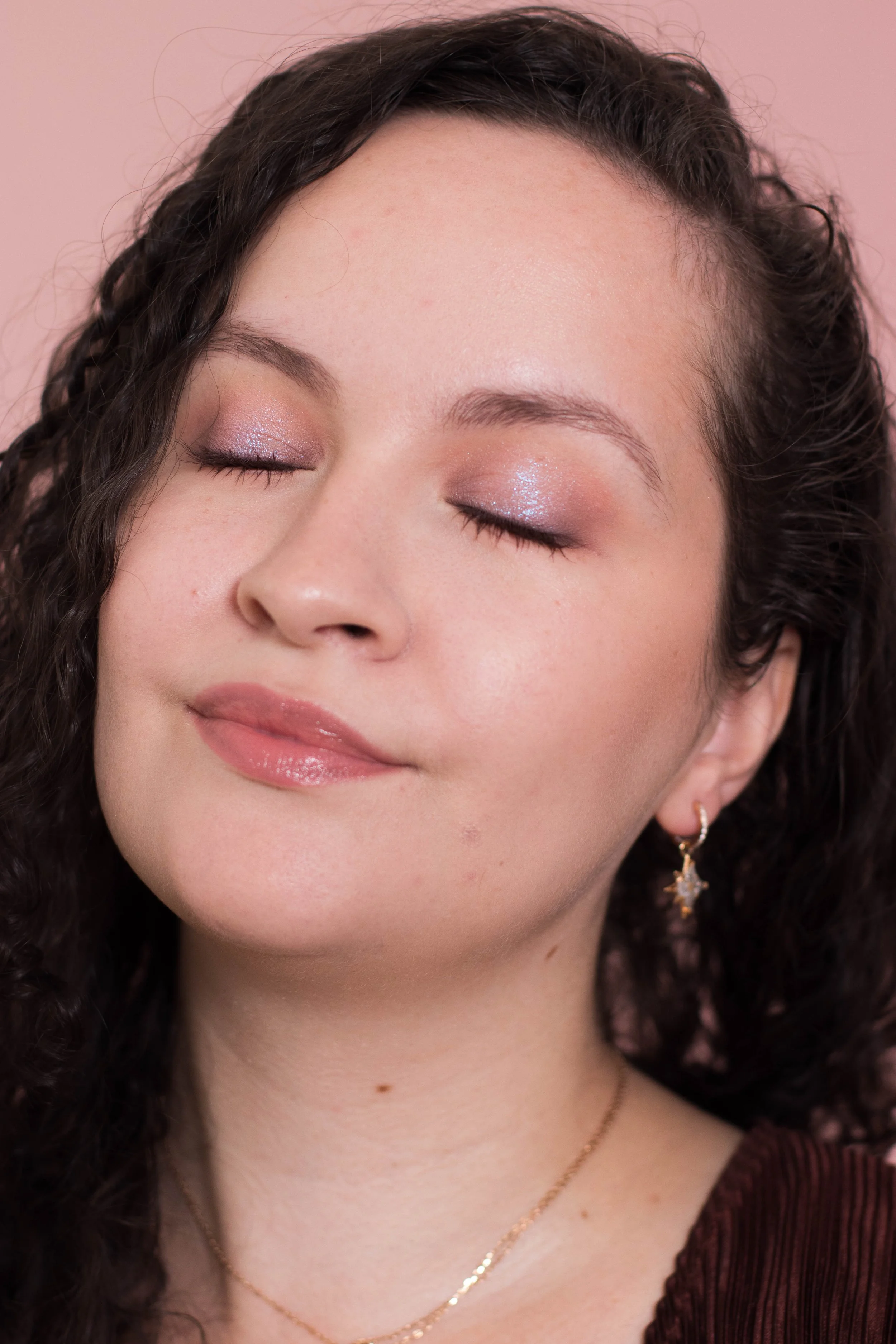Maquillage du jour - un halo eyes nude aux reflets bleutés