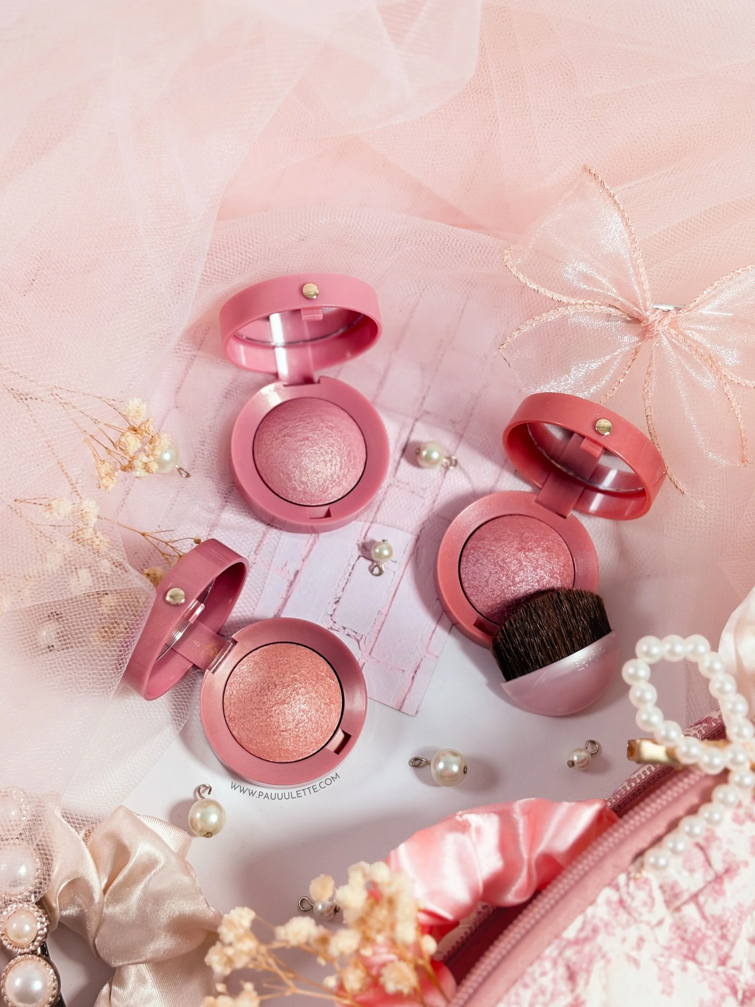 Blush Boîte Ronde Bourjois ouverts montrant les fards cuits teintes 33 Lilas d'Or, 34 Rose d'Or et 95 Rose de Jaspe