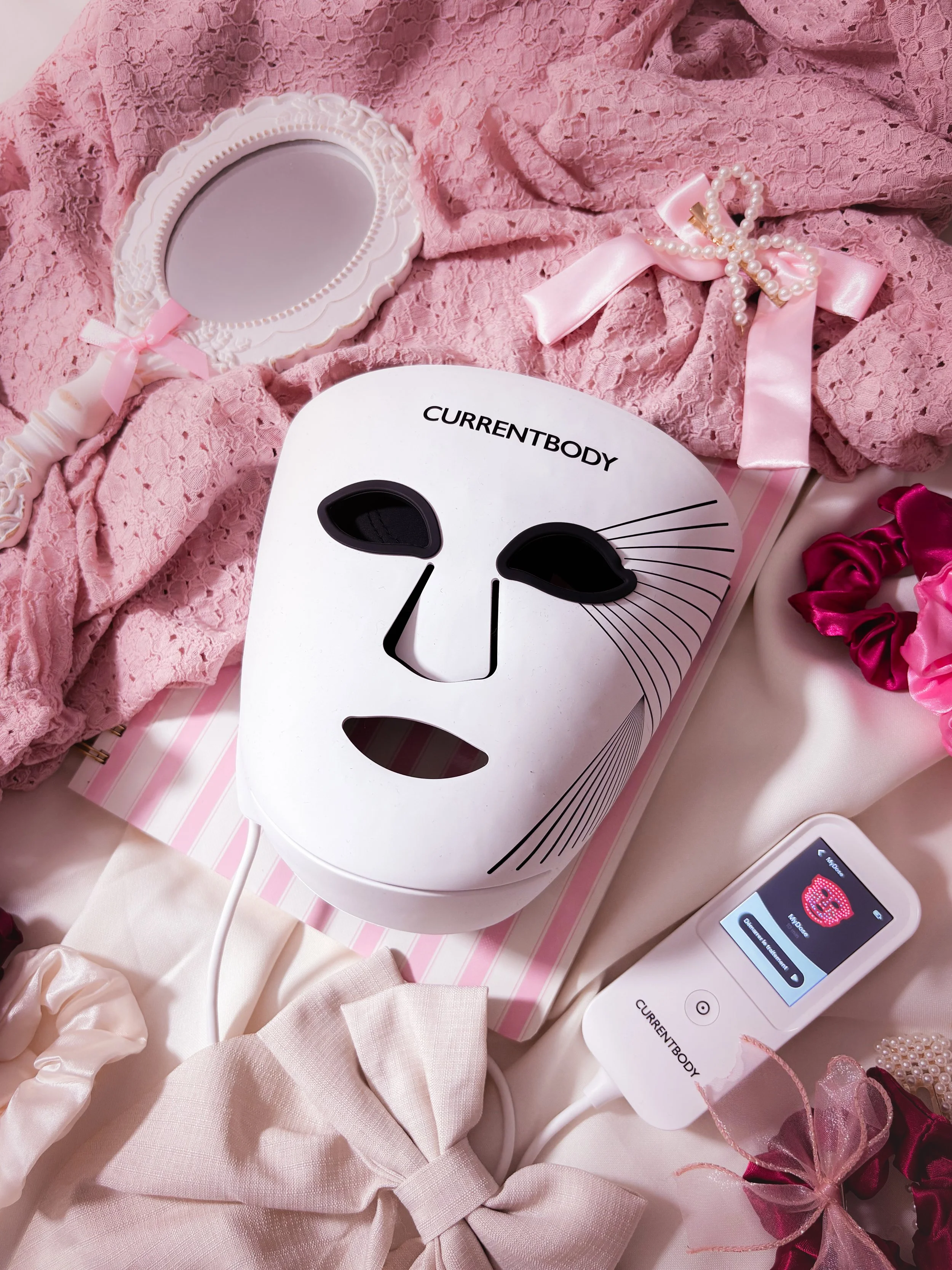 Zoom sur l'appareil Masque LED Série 3 de CurrentBody, entièrement personnalisable.
