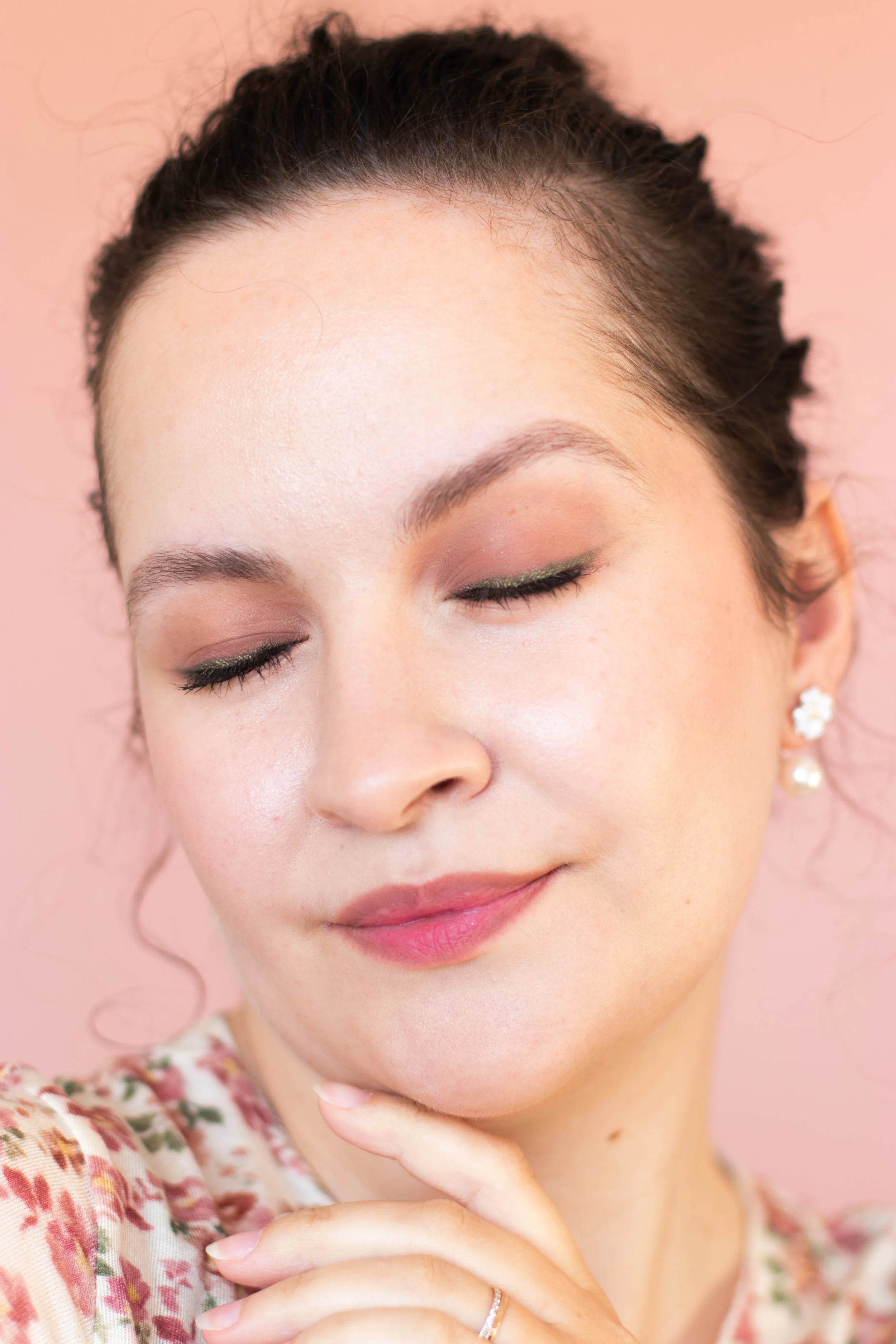 Maquillage marron et kaki, idéal pour le quotidien et les débutants