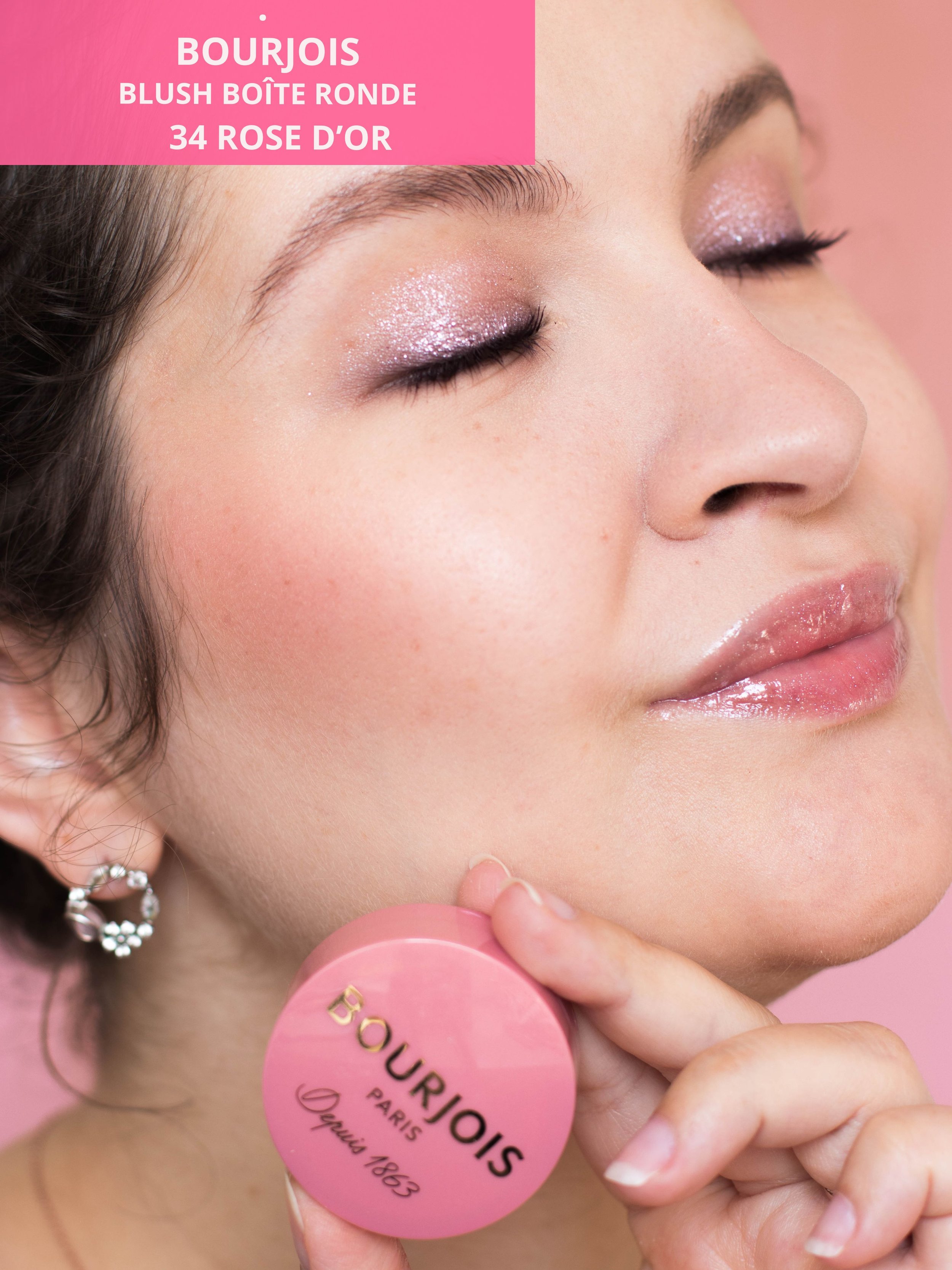 Blush Boîte Ronde Bourjois 34 Rose d'Or porté sur les joues