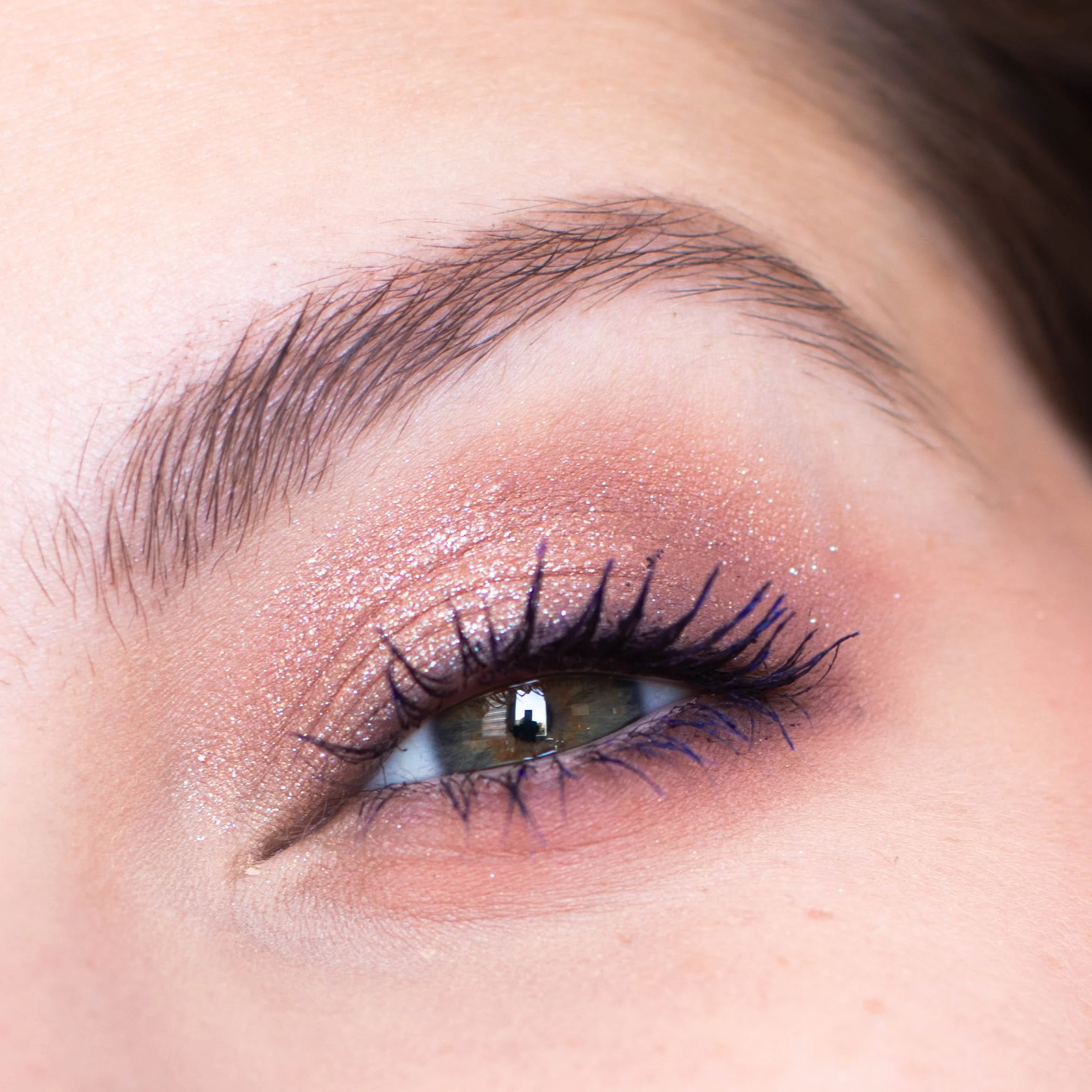 Détail des cils avec mascara bleu Sky High - Maquillage Mini Starlette Palette #4