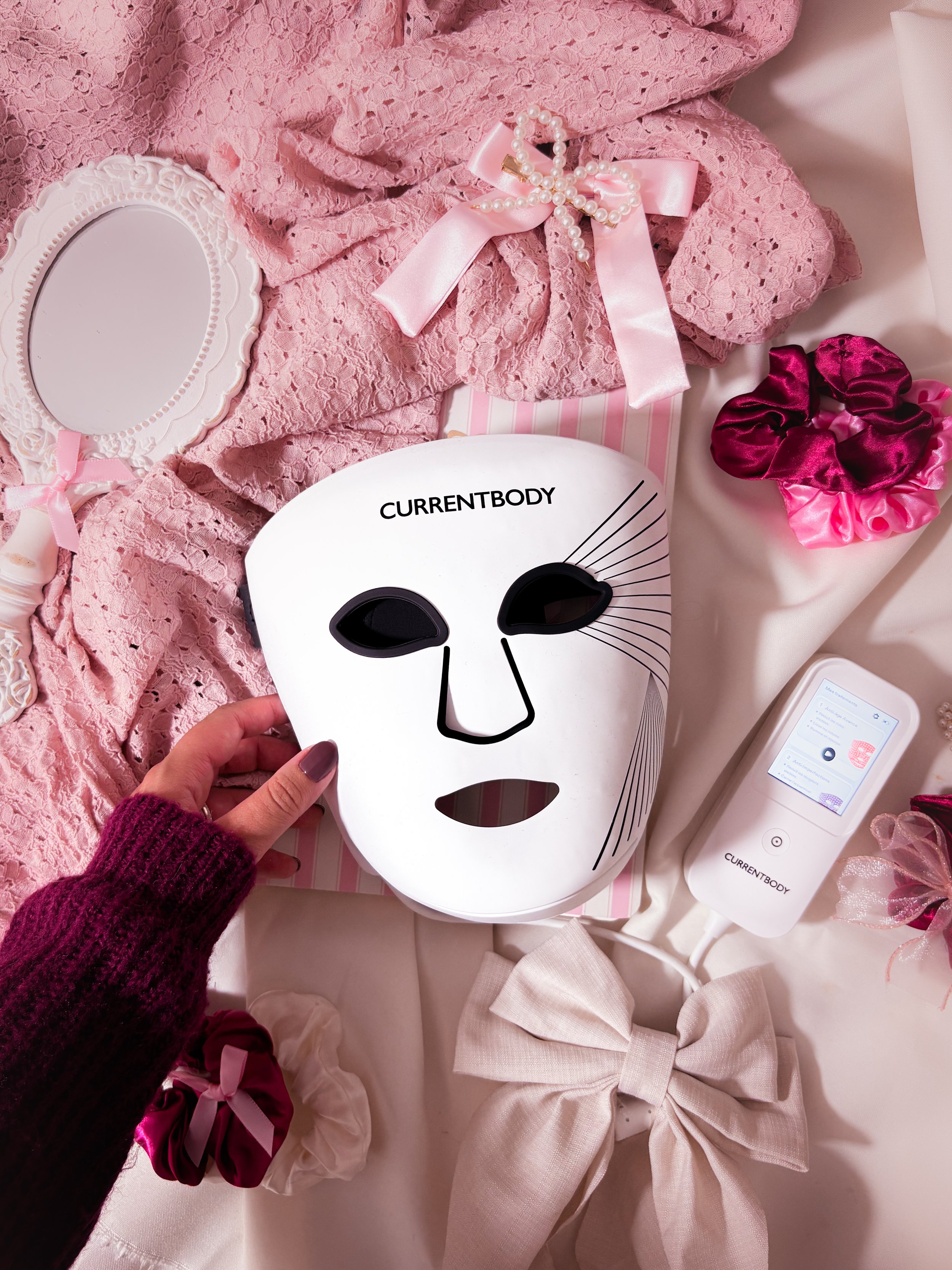 Vue d'ensemble du Masque LED Série 3 personnalisable avec sa télécommande tactile de CurrentBody