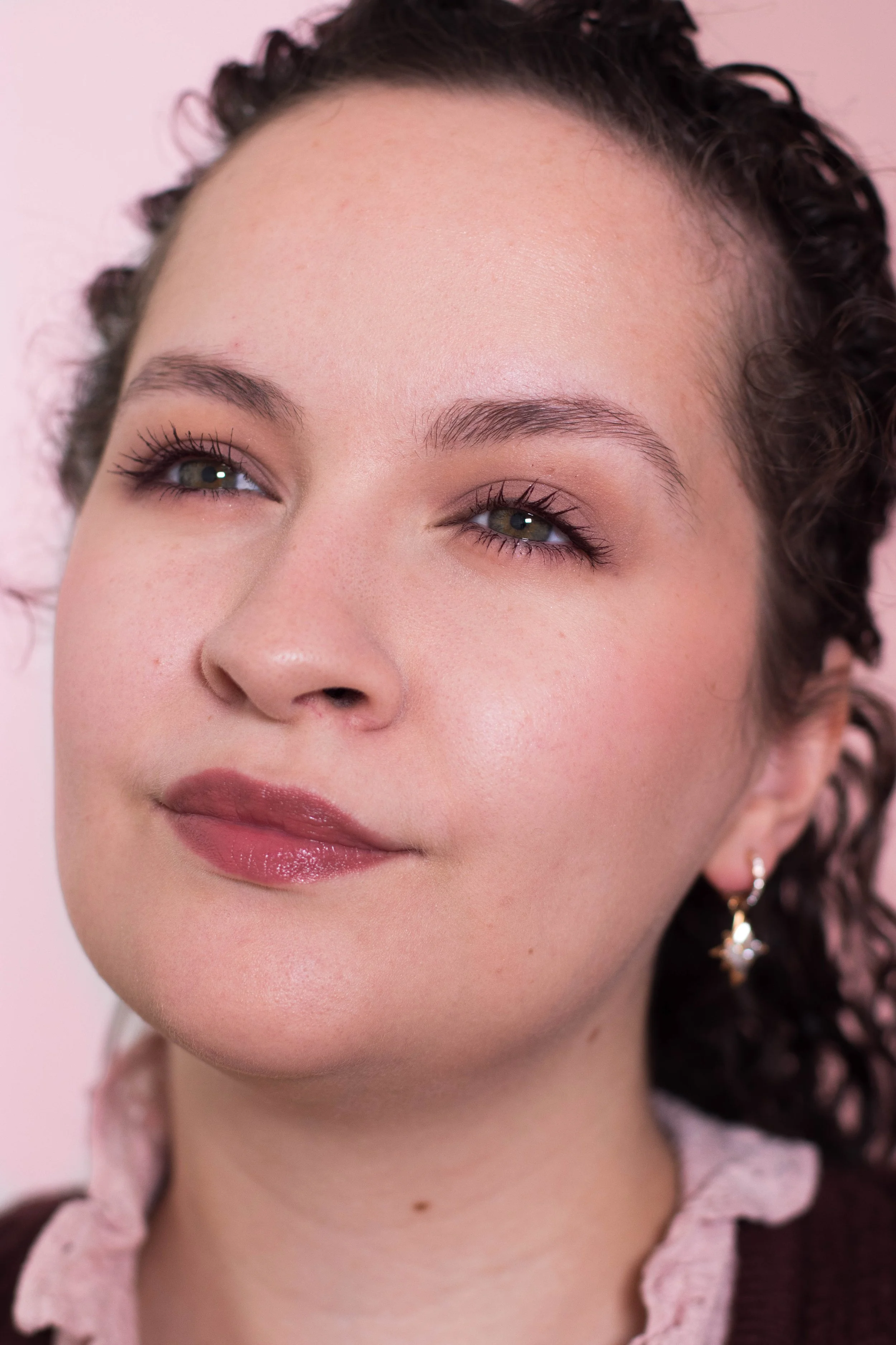 Idée de maquillage de jour avec le fard à paupières crème Master Mattes Mauve de Makeup by Mario