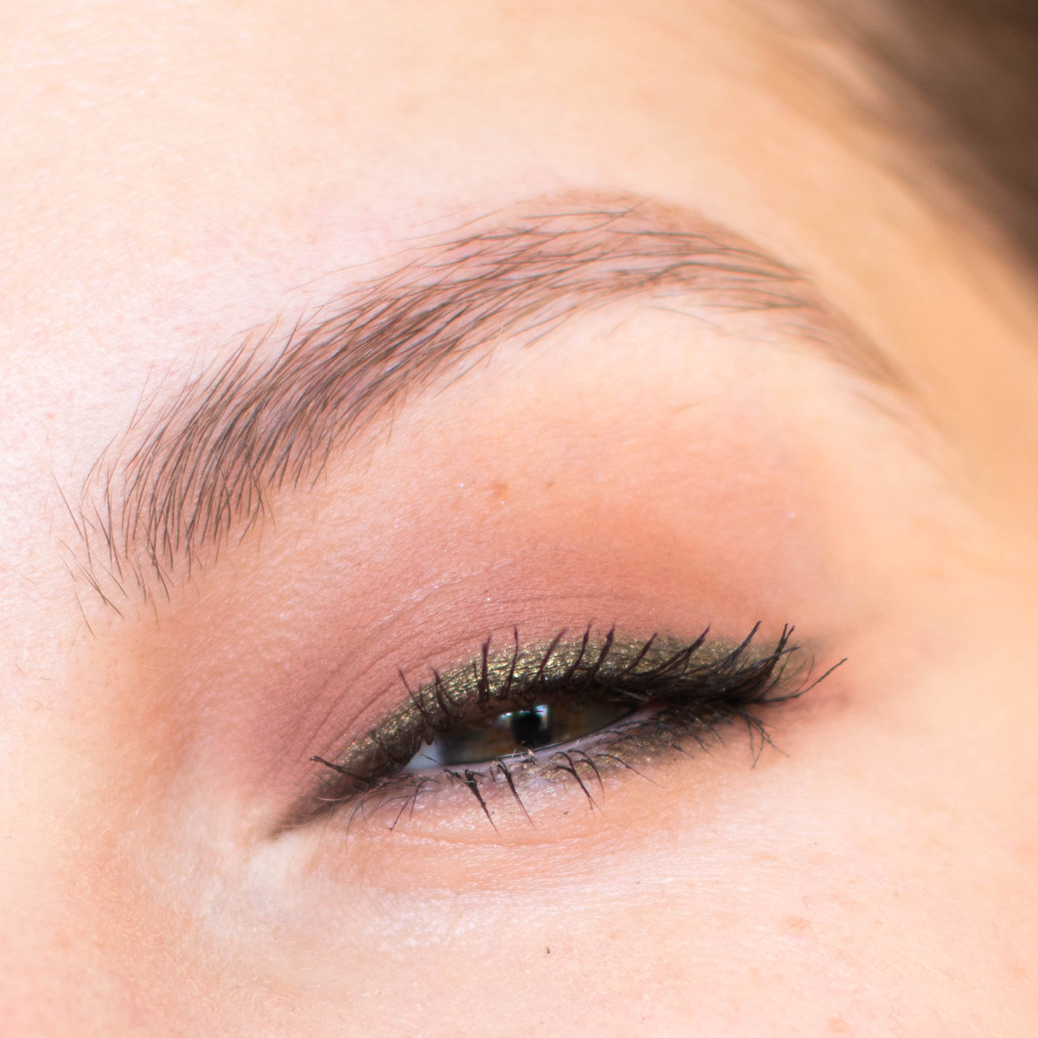 Maquillage facile aux tons neutres et kakis