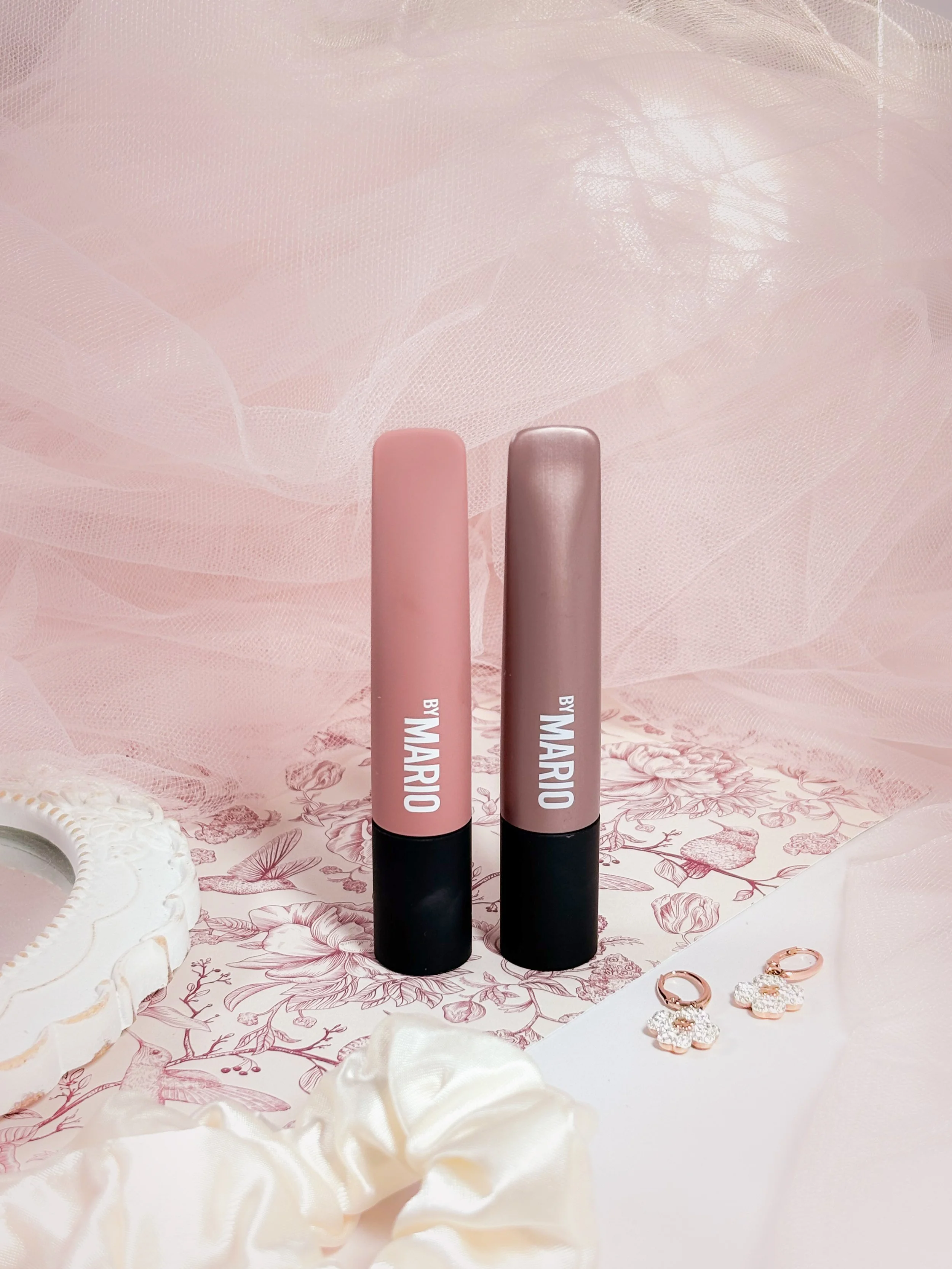 Zoom sur deux fards à paupières crème Makeup by Mario : Mauve et Plum Pewter