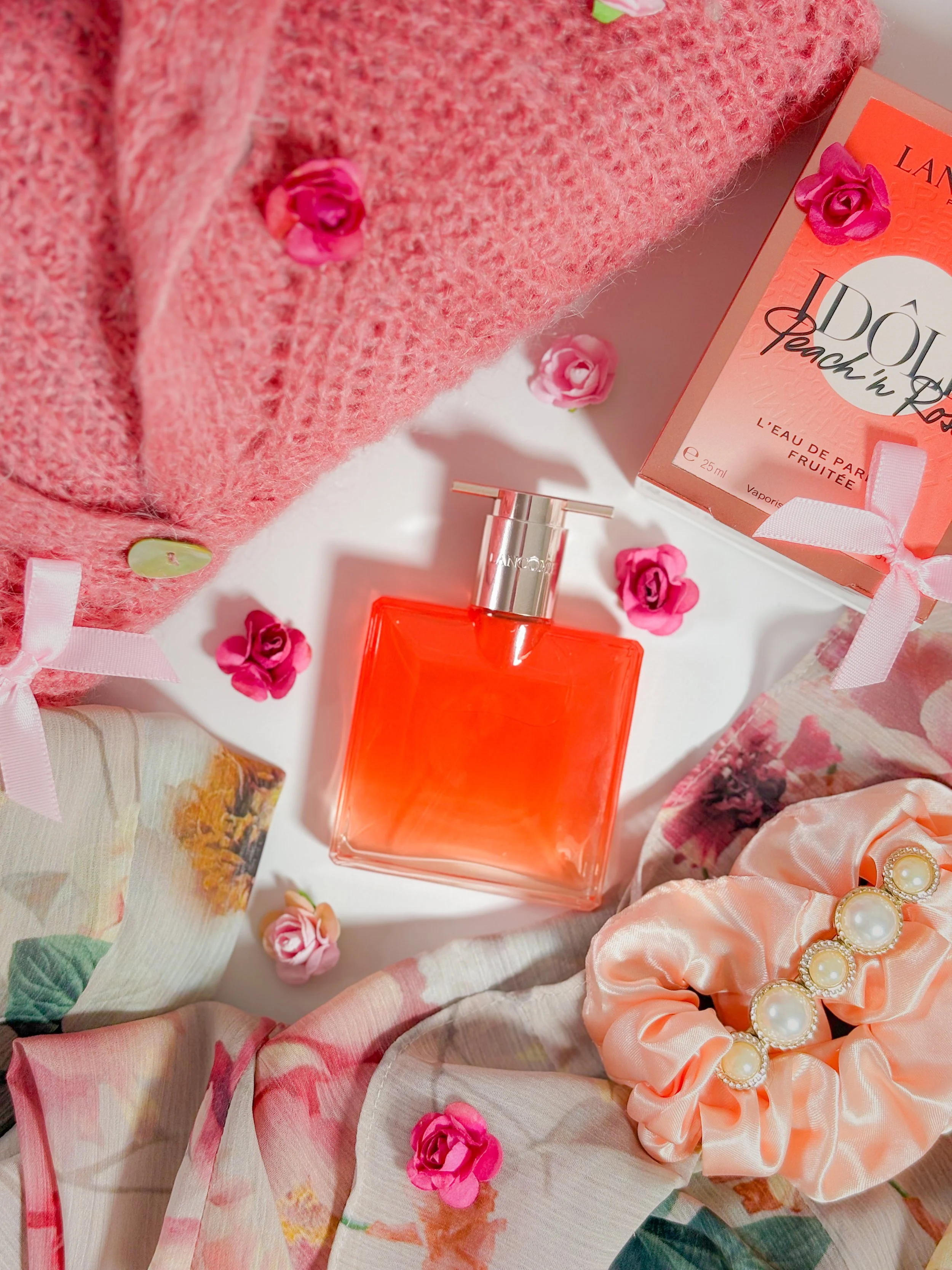 Vue d'ensemble du nouveau parfum Lancôme Idôle Peach N Roses