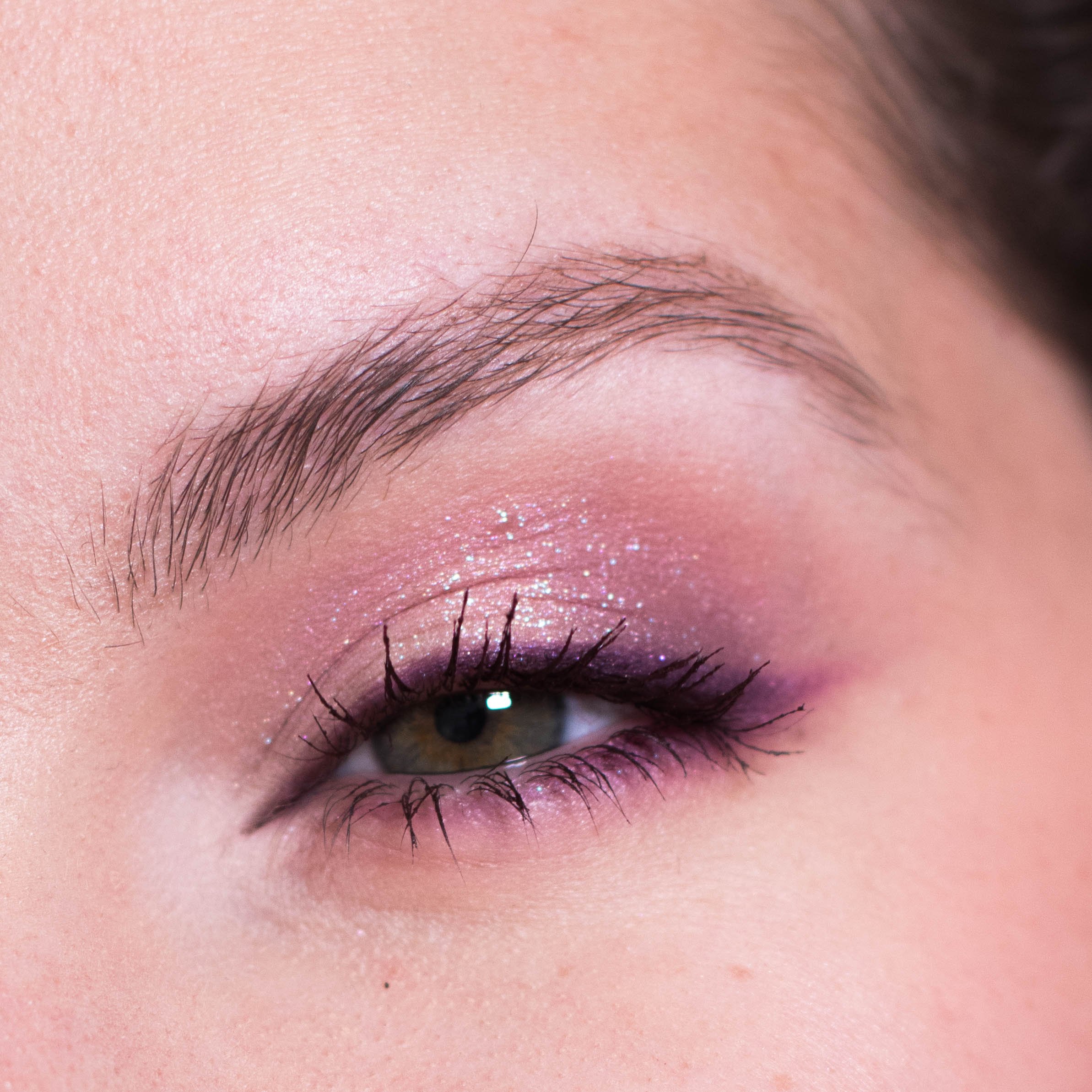 Maquillage des yeux prune bordeaux idéal pour les yeux verts
