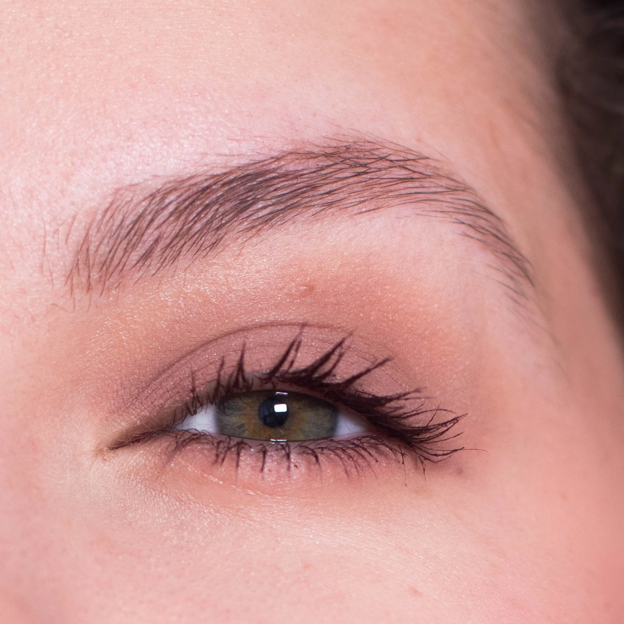 Résultat du fard à paupières crème Master Mattes en teinte Mauve sur yeux verts