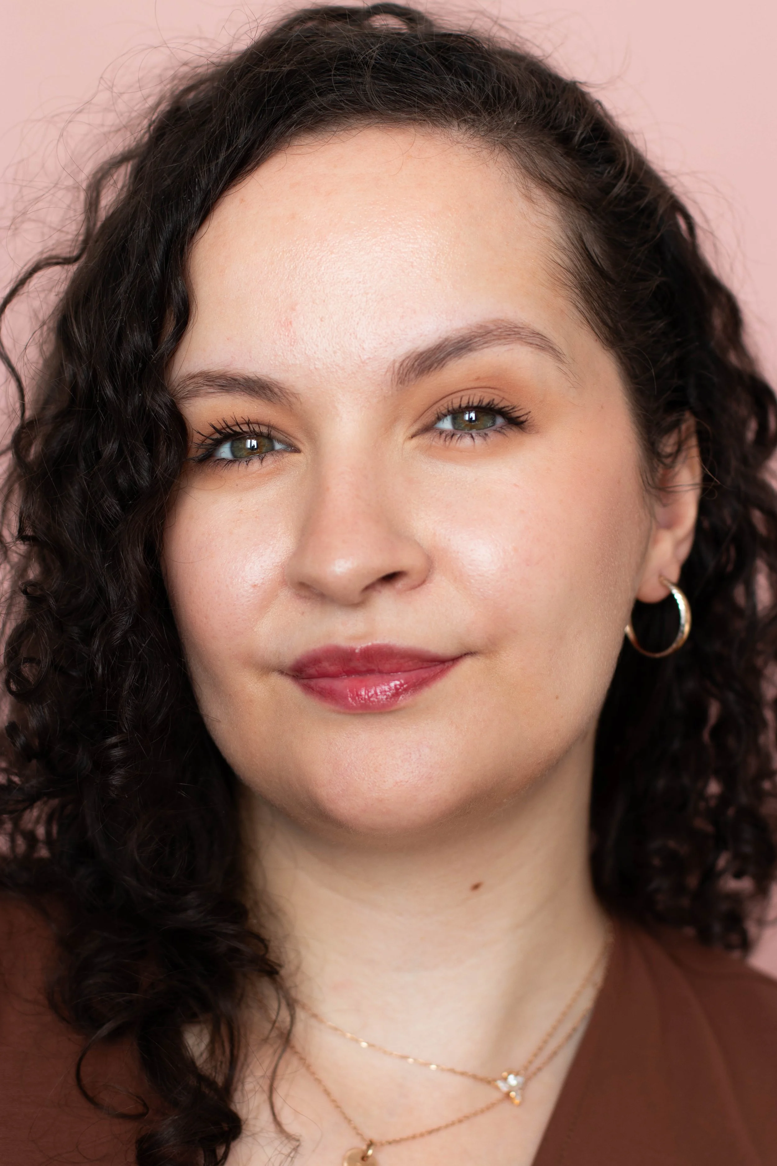 Mon maquillage d'été chic avec une huile à lèvres rouge