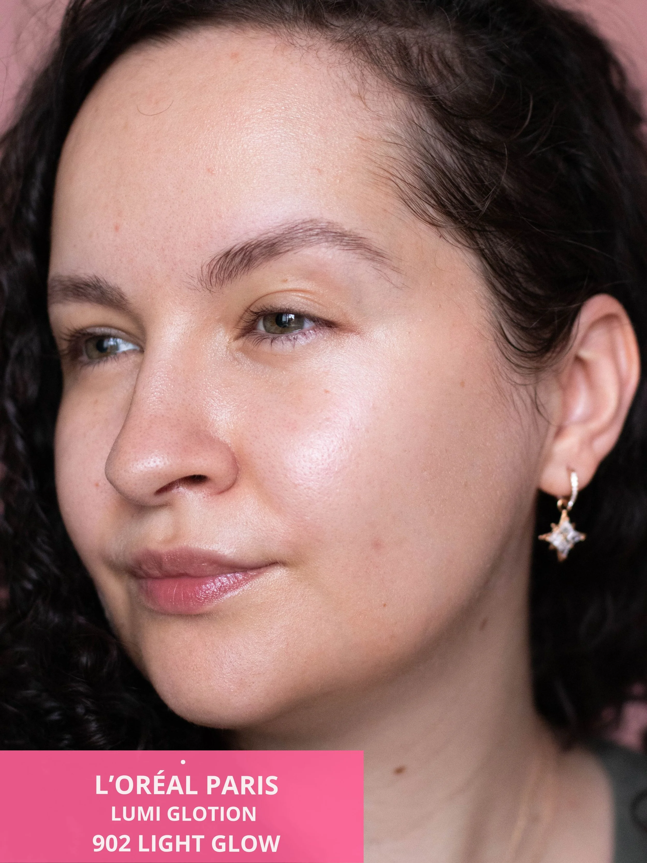 Zoom sur mon teint après l'application du Lumi Glotion en teinte 902 Light Glow de L'Oréal Paris