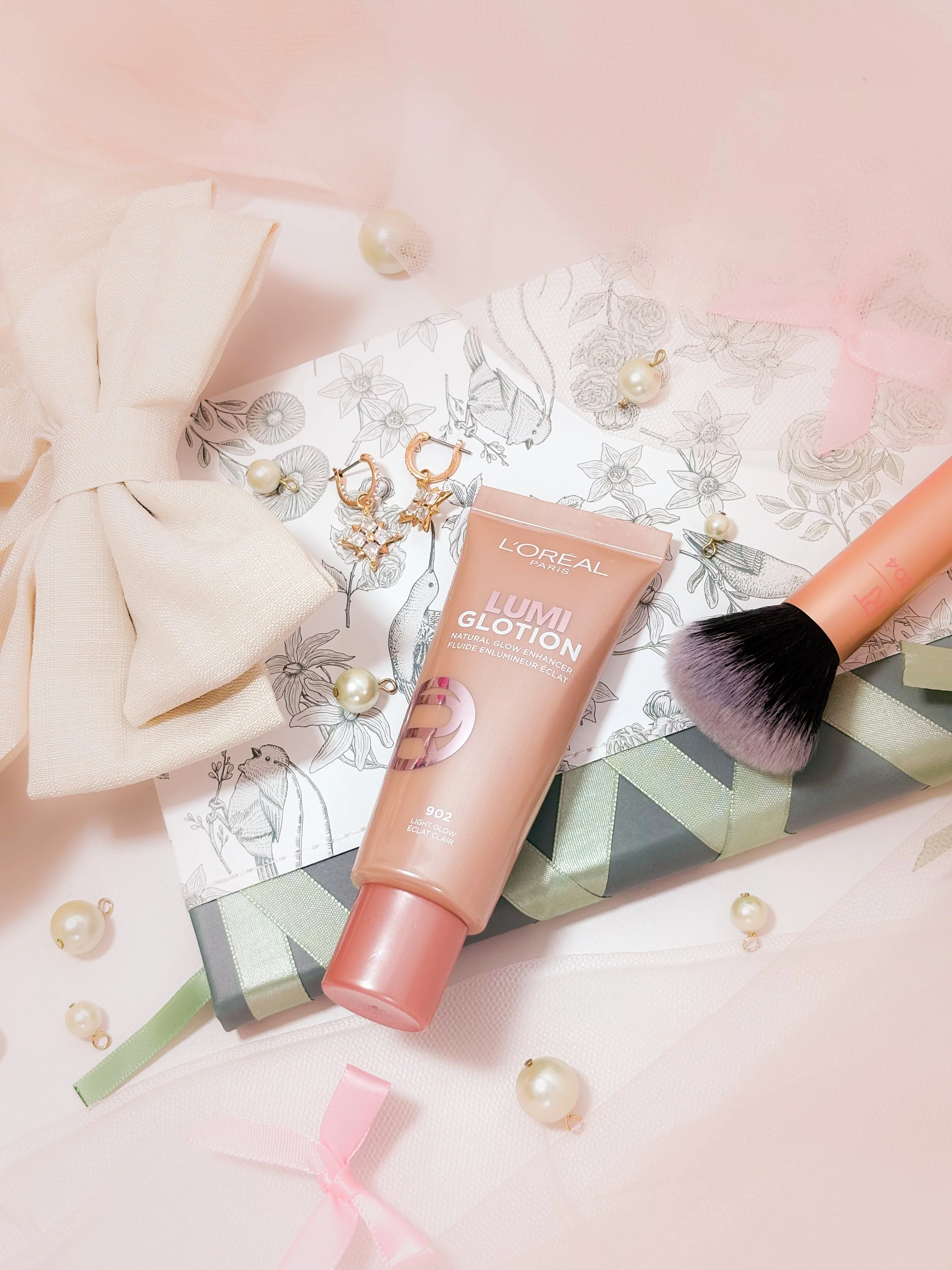 Zoom sur le Lumi Glotion en teinte 902 Light Glow de L'Oréal Paris