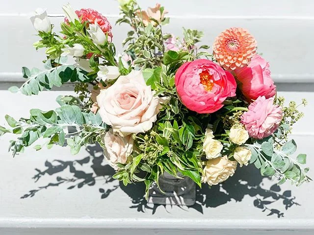 Learning from florist extraordinaire @rhiannonbosse and getting out of my comfort zone. Look what I made!