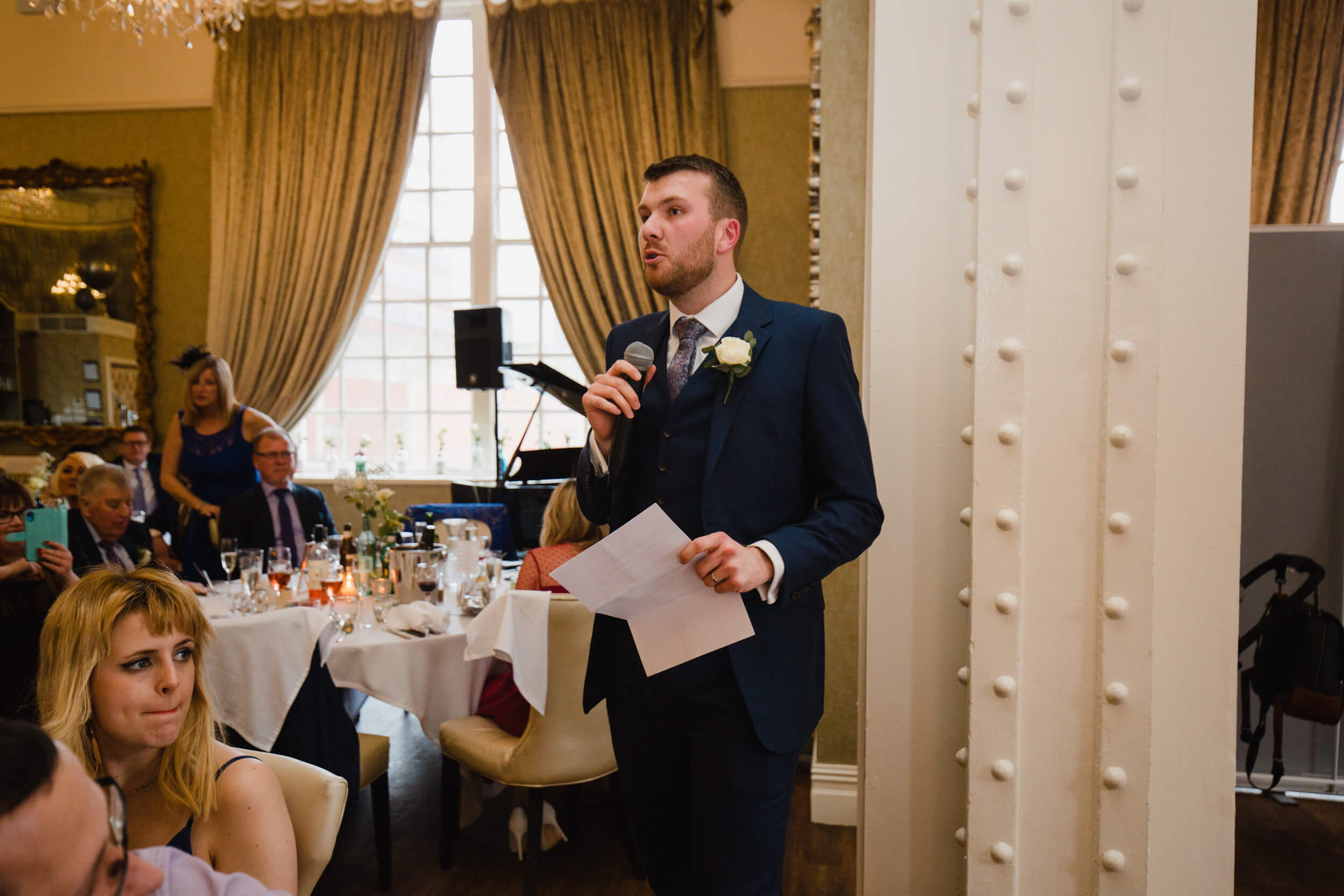 best man makes a speech on the top table