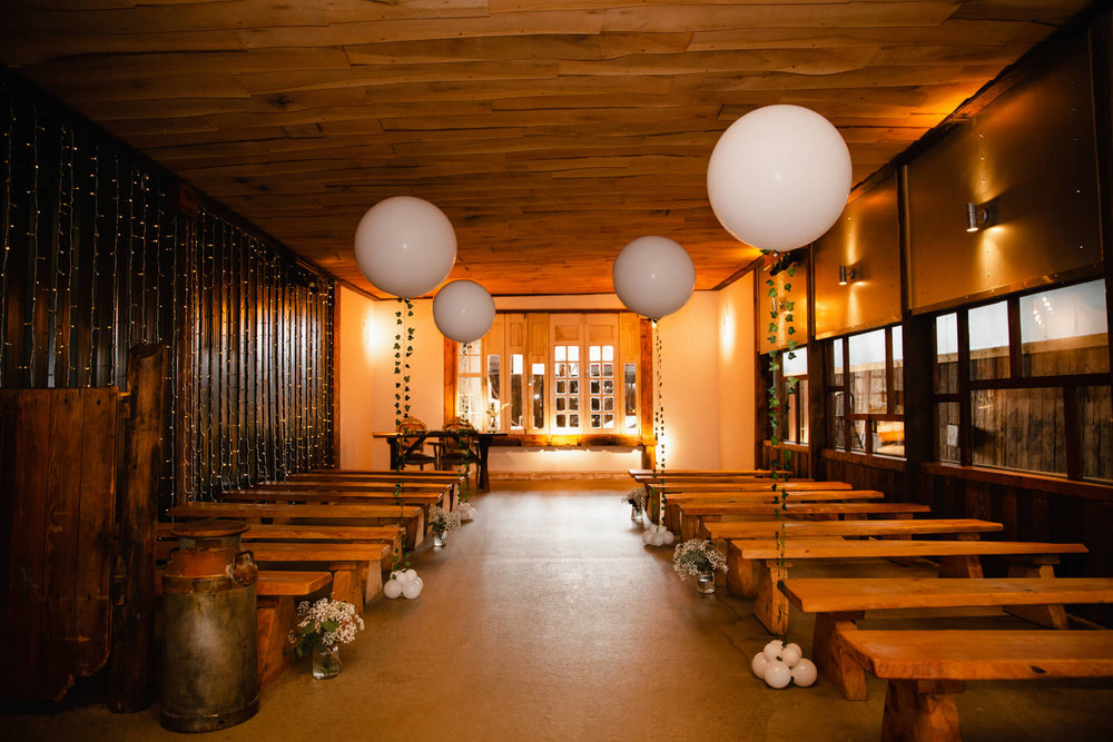 Austere delicacy of ceremony with simple white balloons