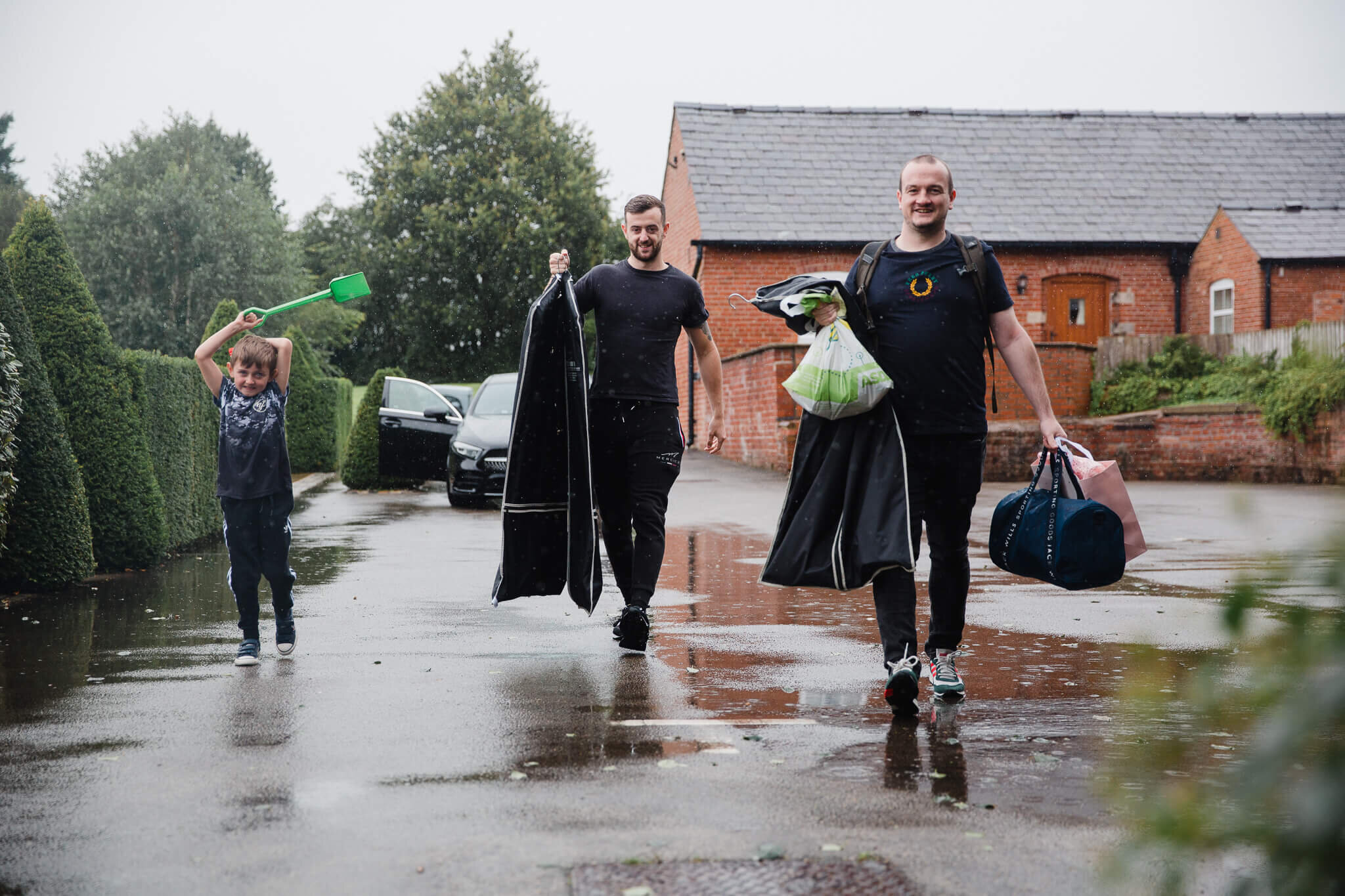 groomsmen arriving at sandhole oak barn