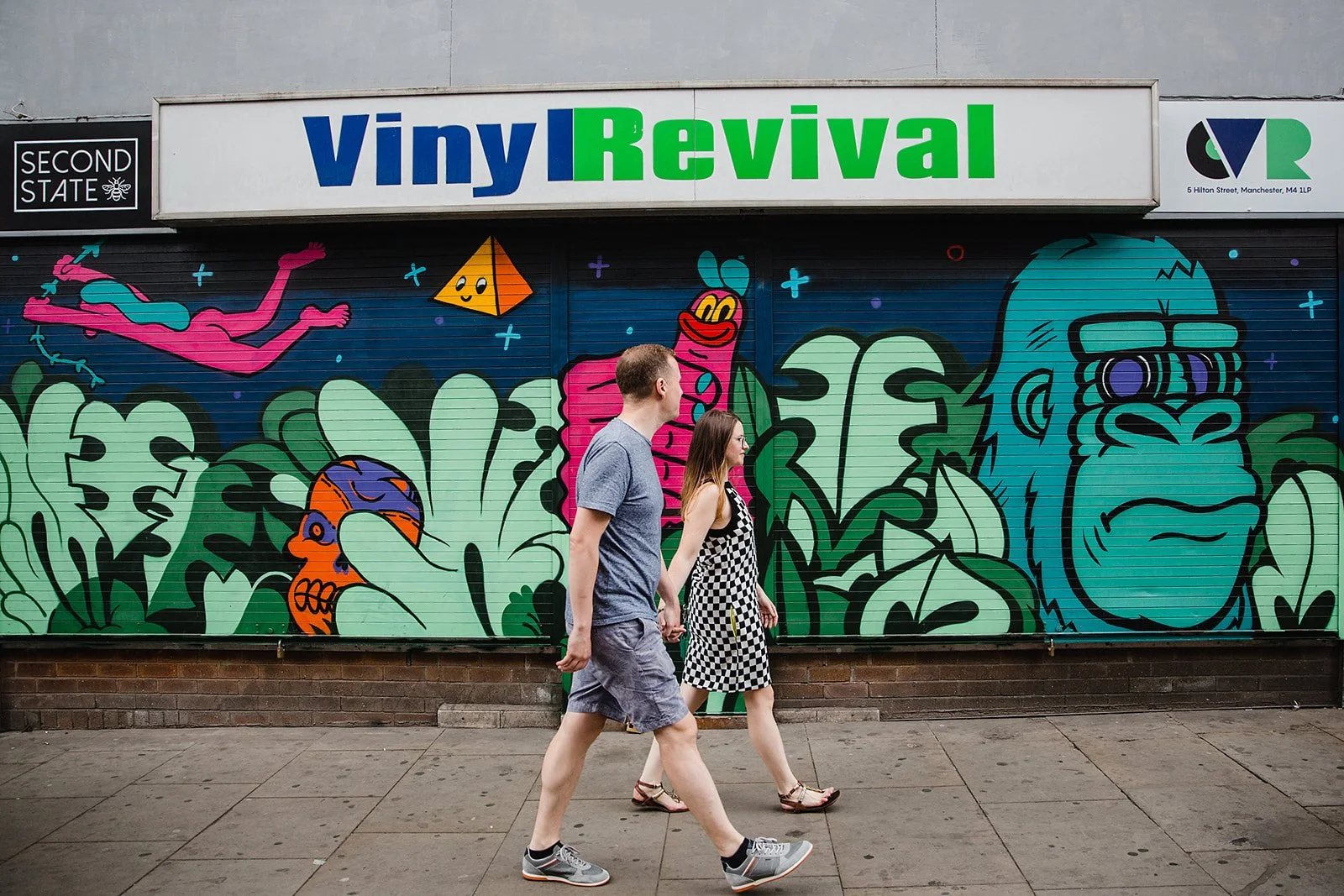 stevenson-square-northern-quarter-couple-walking-vinyl-revival-mural.jpg