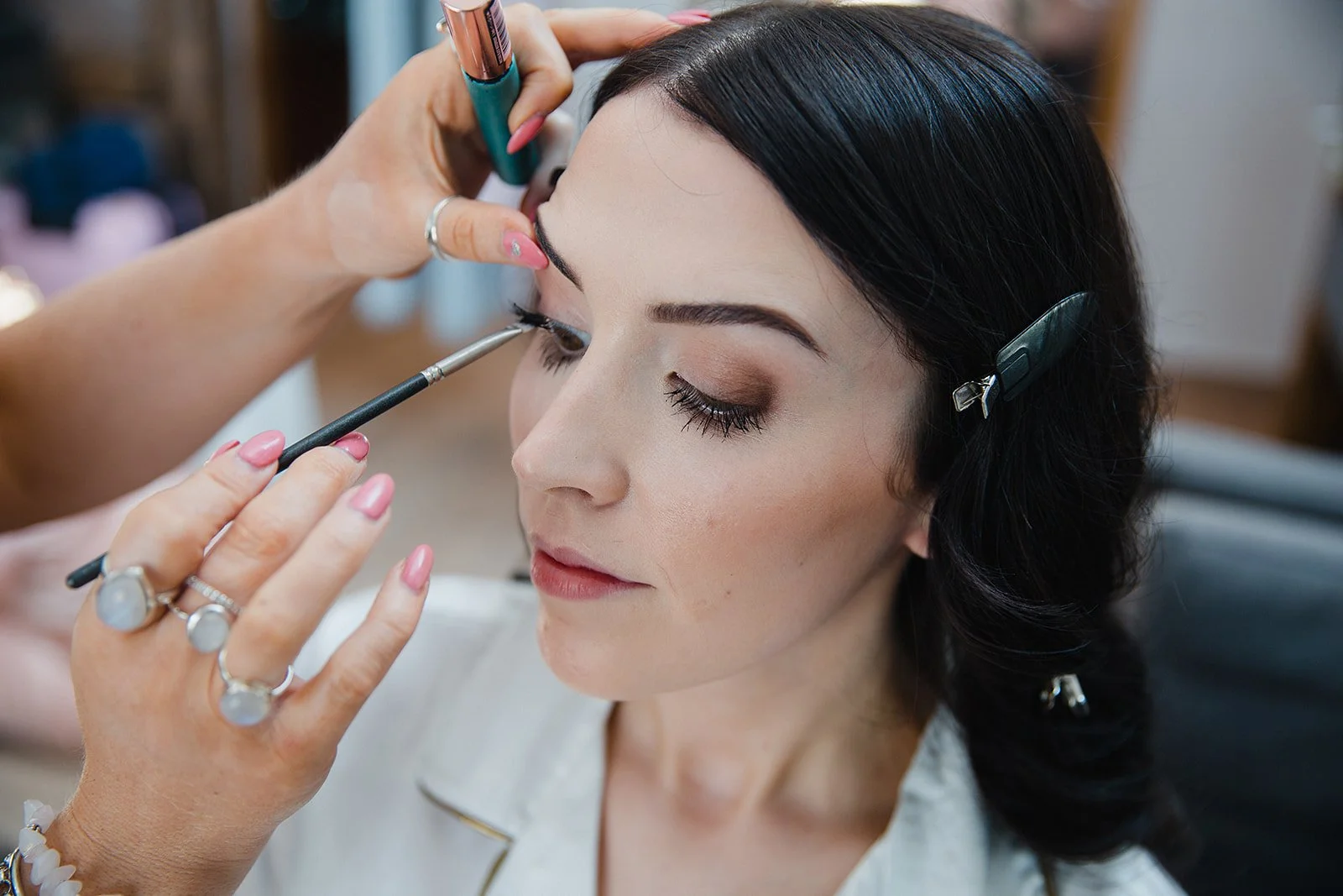 heaton-house-farm-wedding-morning-prep-mascara.jpg