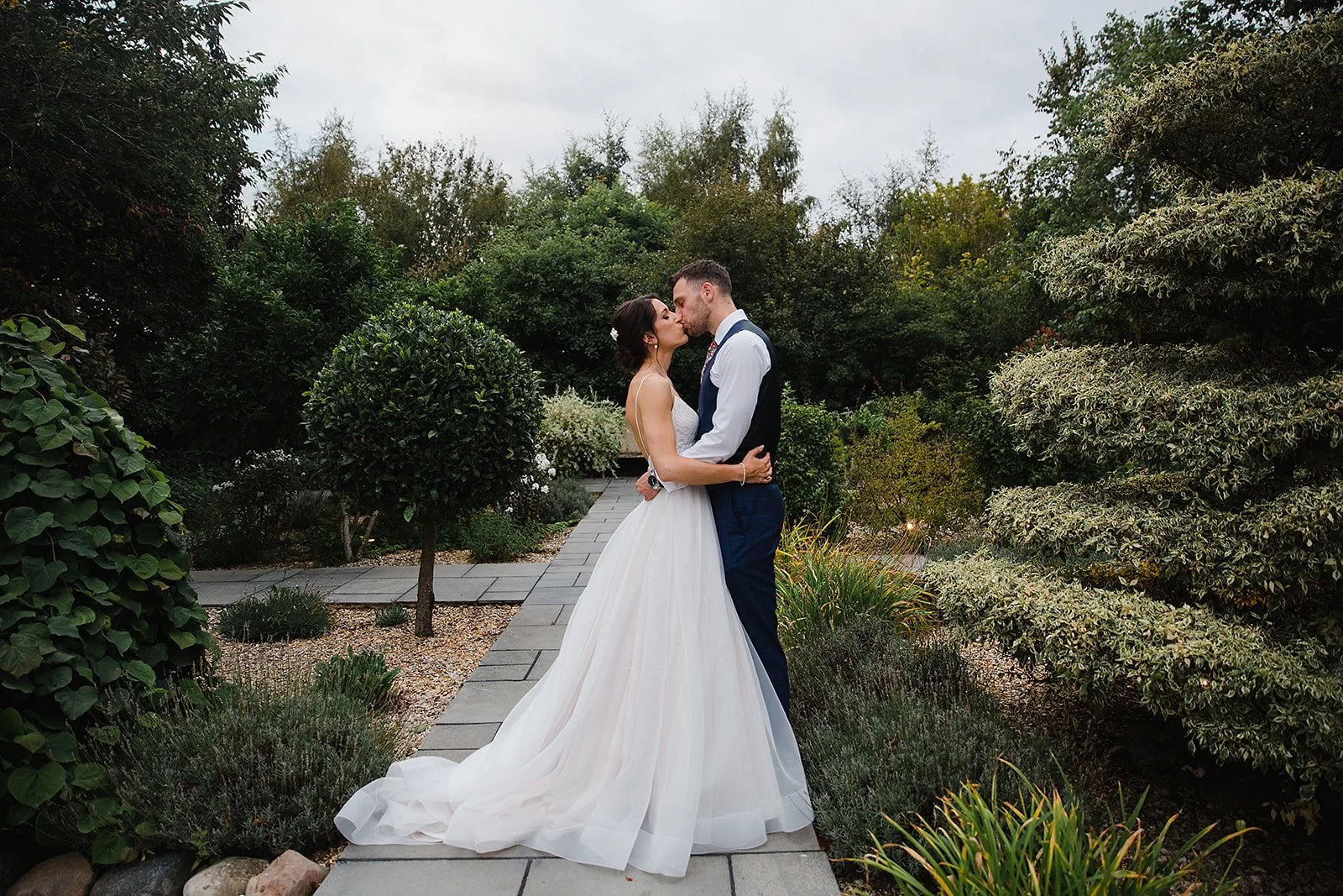 styal-lodge-garden-greenery-couple-moment.jpg