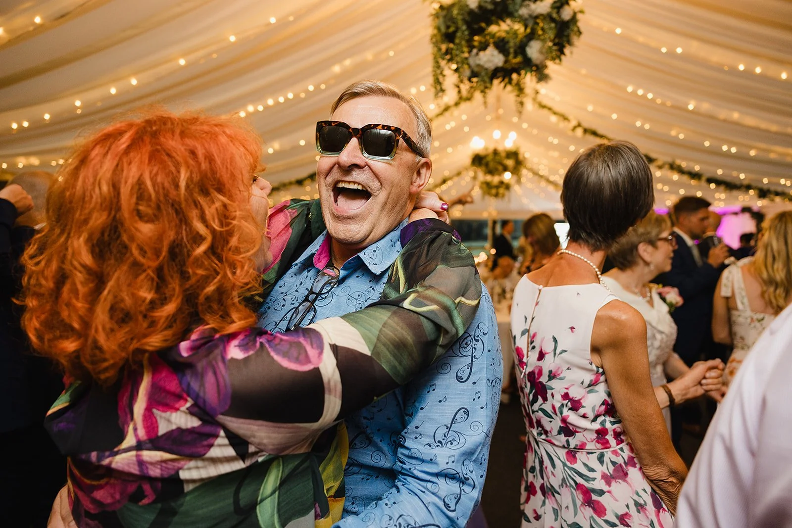 hilltop-country-house-wedding-dancefloor-celebrations.jpg
