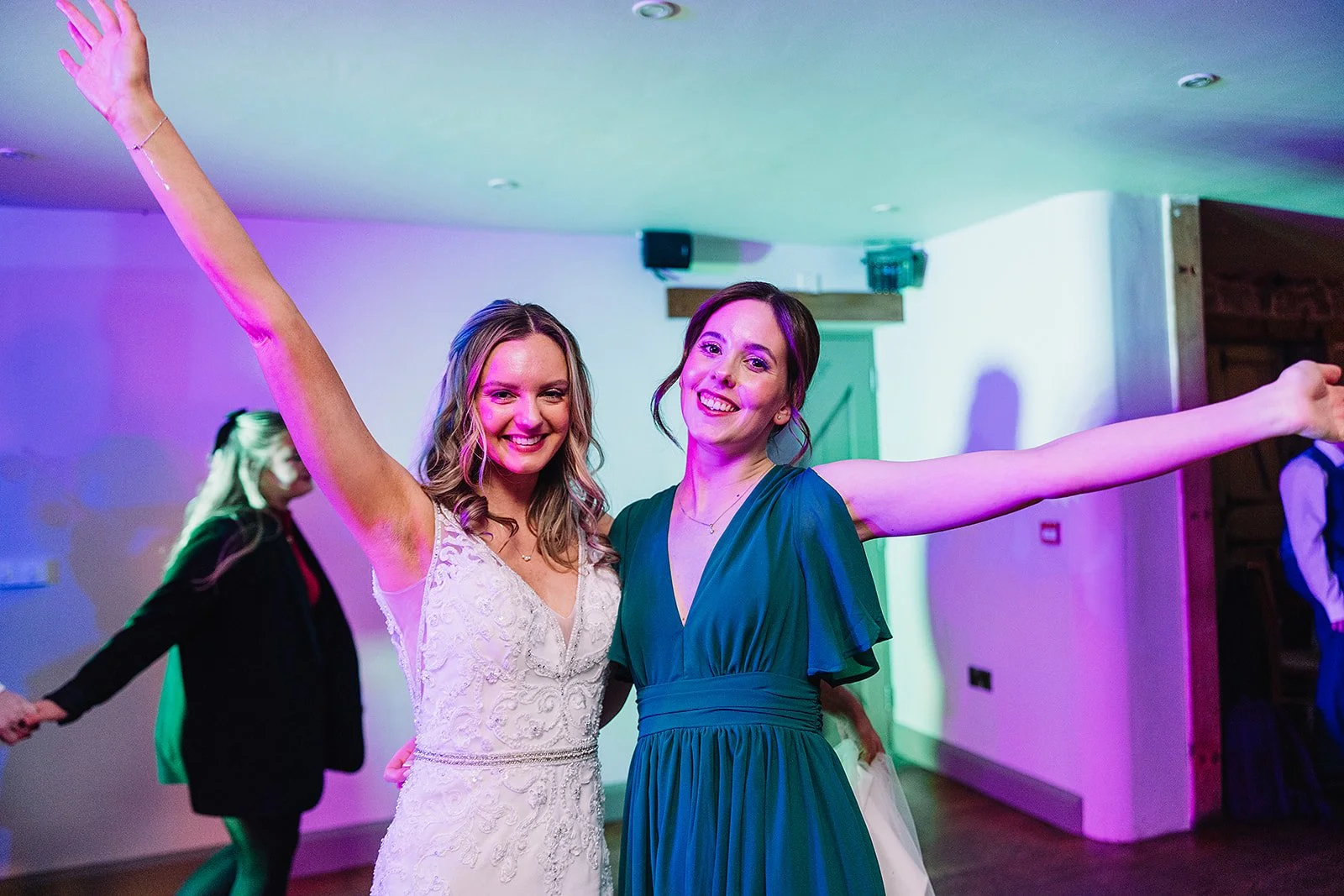 ashes-barns-wedding-bride-bridesmaid-dancefloor-party.jpg