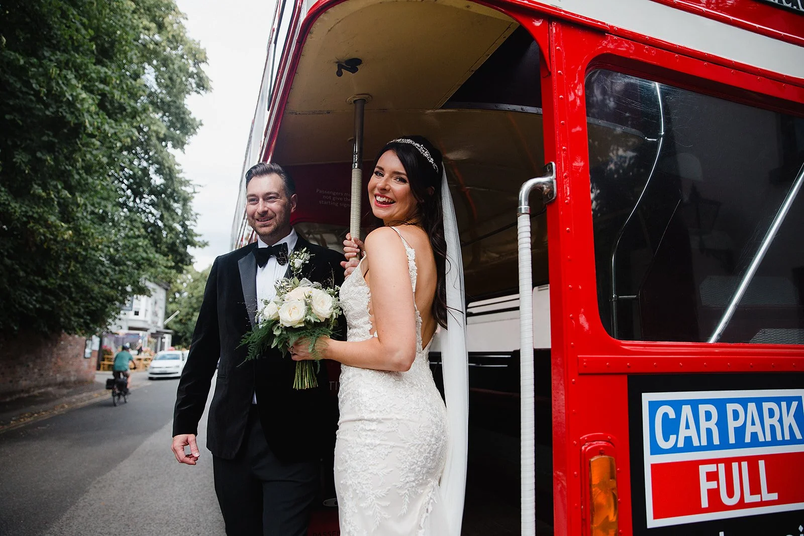 castlefield-rooms-wedding-vintage-bus-portrait.jpg