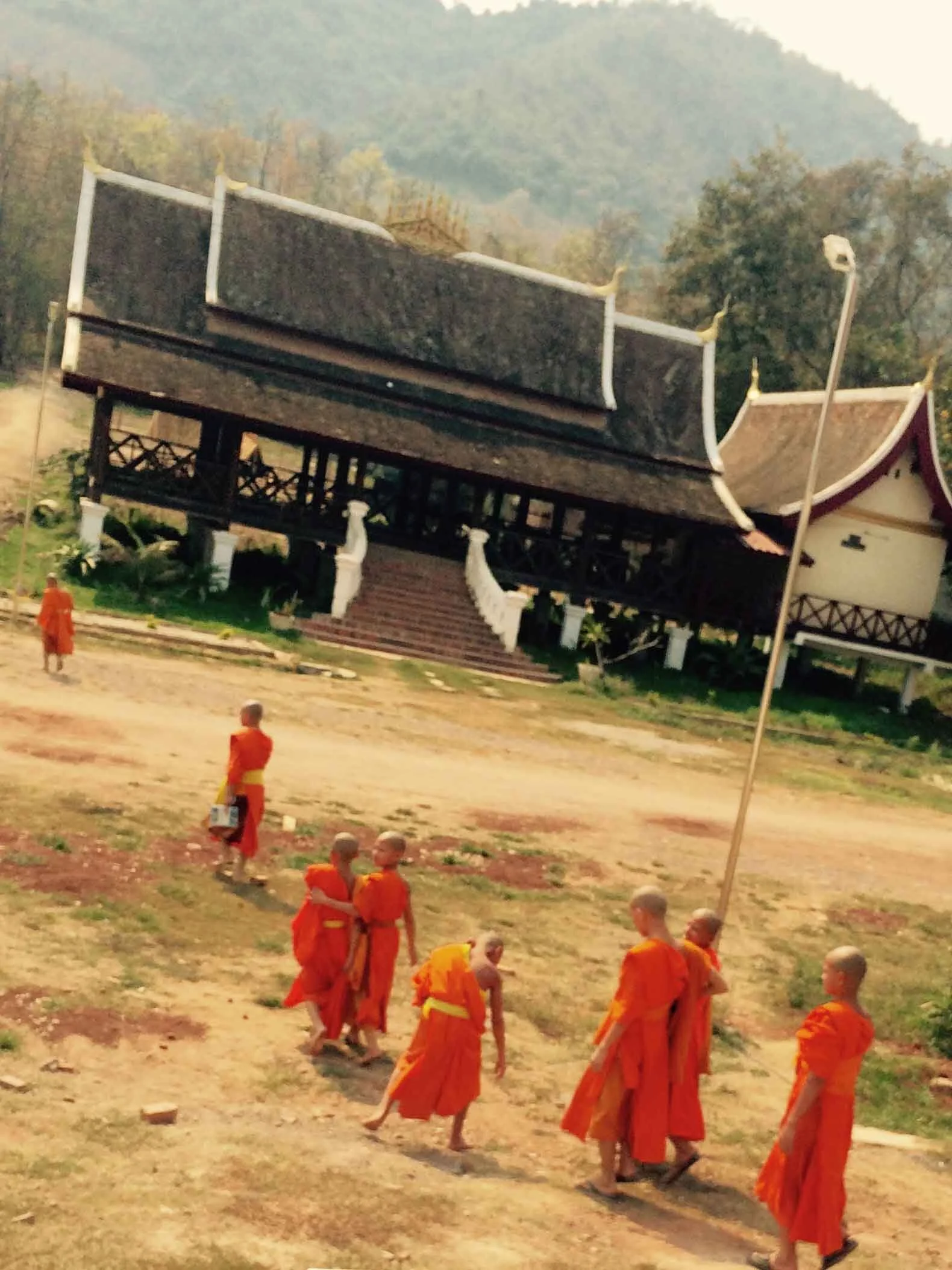 24-travel-buddist-monks-children-luang-prabang-laos-temple-southeast-asia-photography-3566.jpg