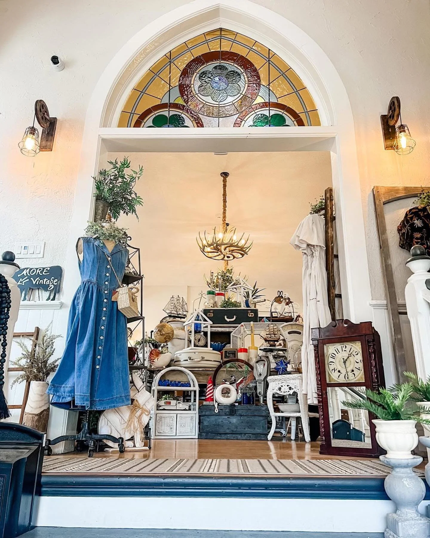 Many unique treasures to discover at HFN as we slowly begin transitioning to autumn next week!  Are you ready for all things fall or are you still savoring summer?