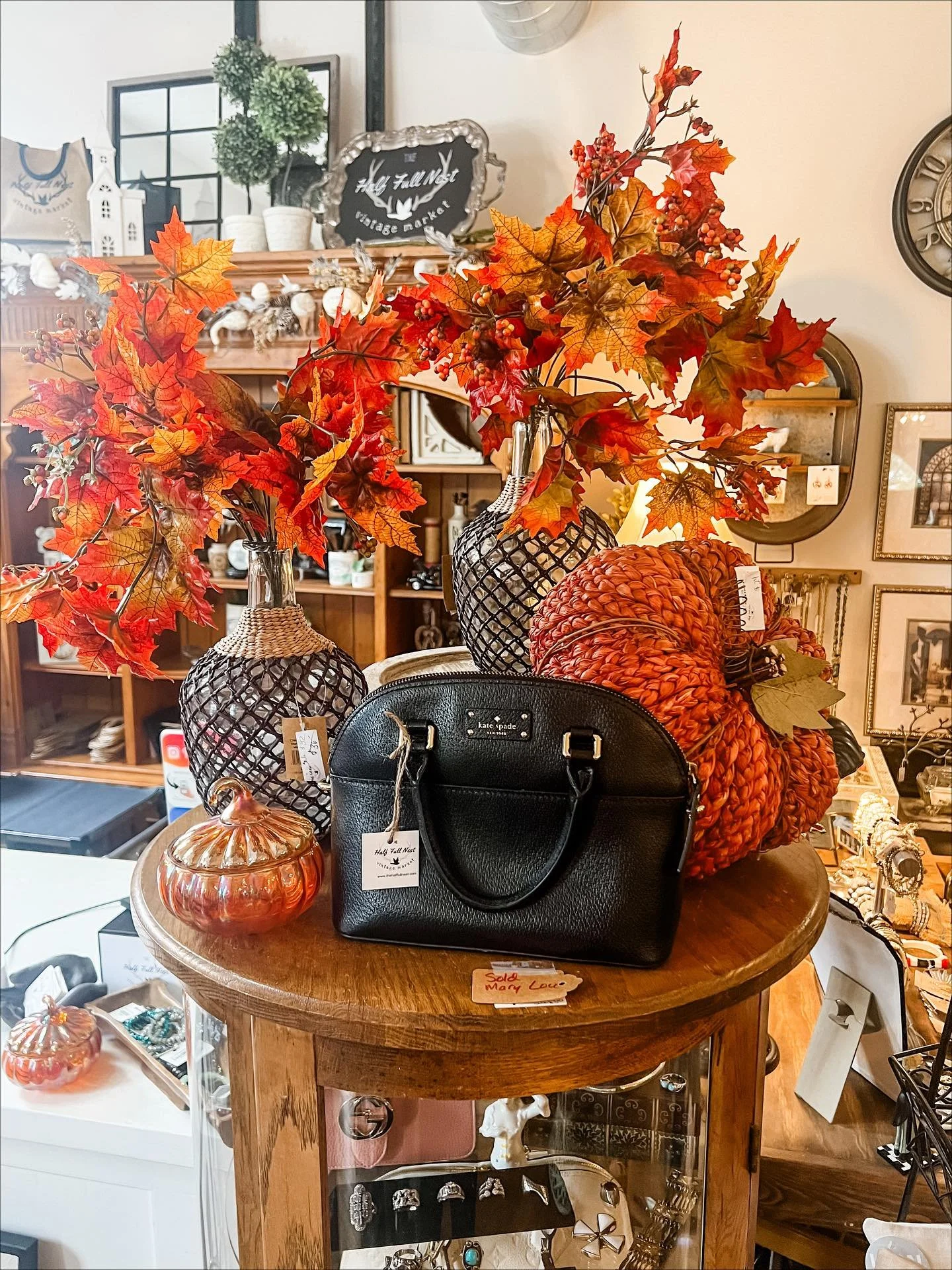 We love autumn at HFN! 🧡
Come explore our unique and beautiful offerings for your home, wardrobe and more.
Thursday through Sunday 1030-330 in West Dundee ⛪️