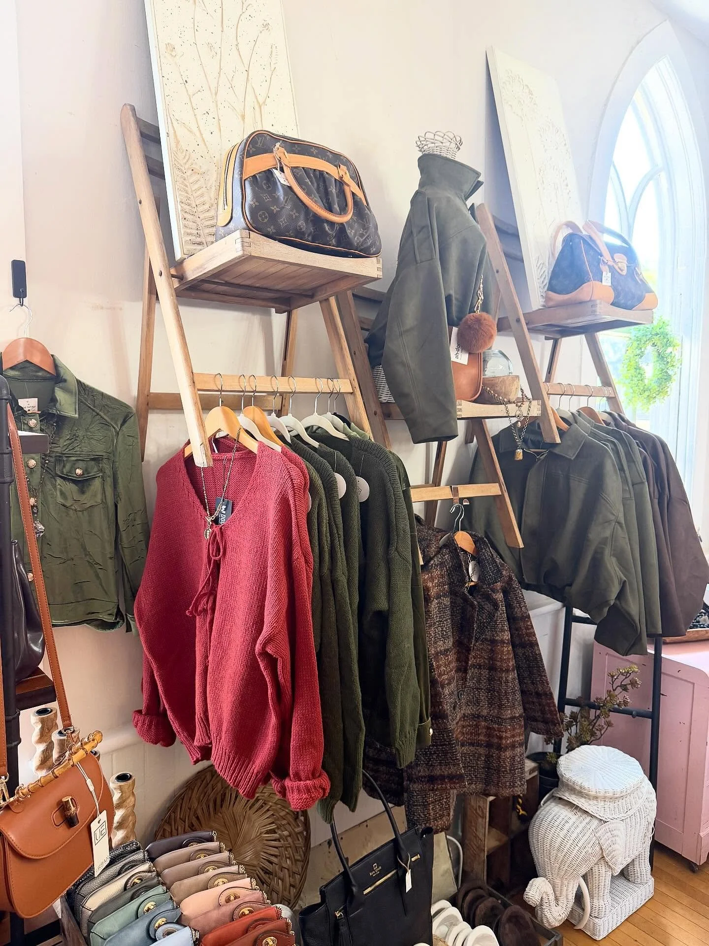 Pretty new fall fashion arrivals at HFN!!Everything is on sale this weekend for #vintageshophop so come on by! 🤗

205 West Main Street &bull; West Dundee, IL
