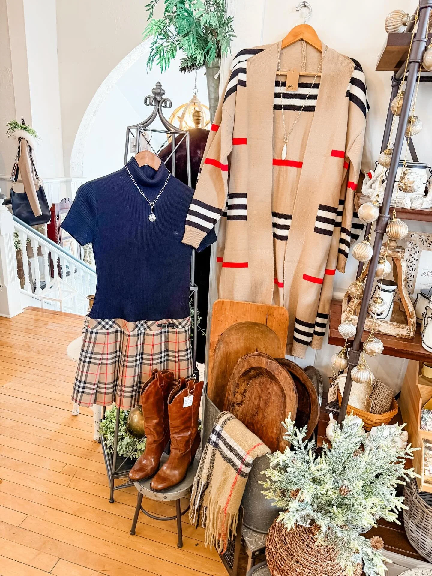 Luxury gifting and pretty fashions a plenty at The Half Full Nest 🎁 

Thursday 1030-430
Friday through Sunday 1030-330

205 W Main St &bull; West Dundee