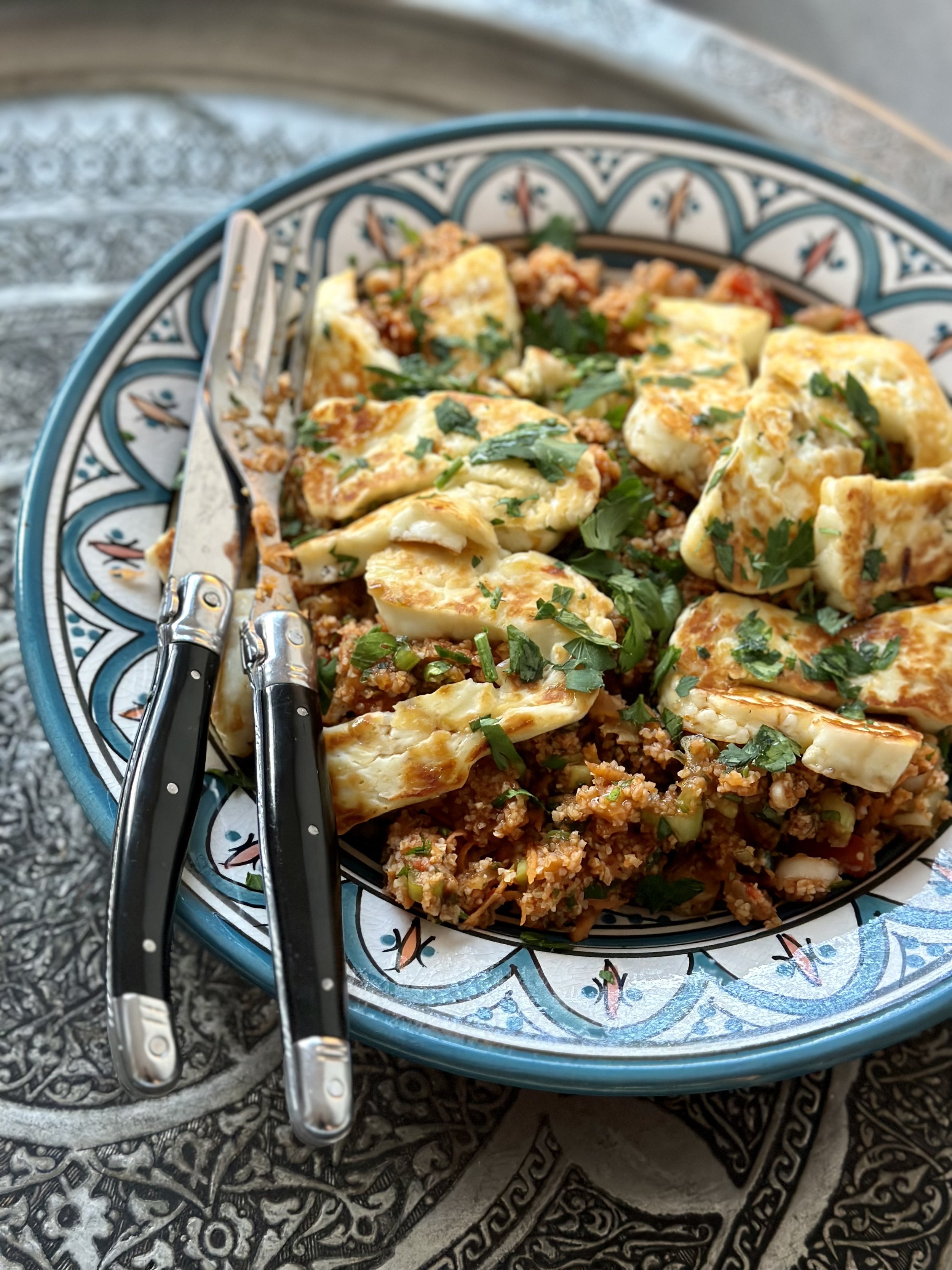 Bulgursalade met halloumi (kisir)