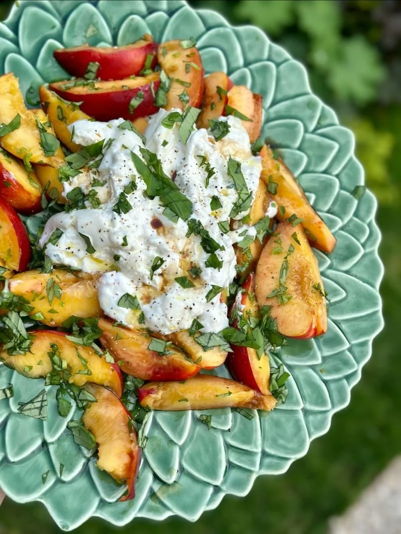 Salade met burrata en nectarine