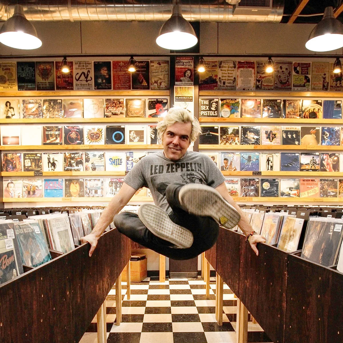 93ef9ebc20432730-NP_Guitarist copy.jpg